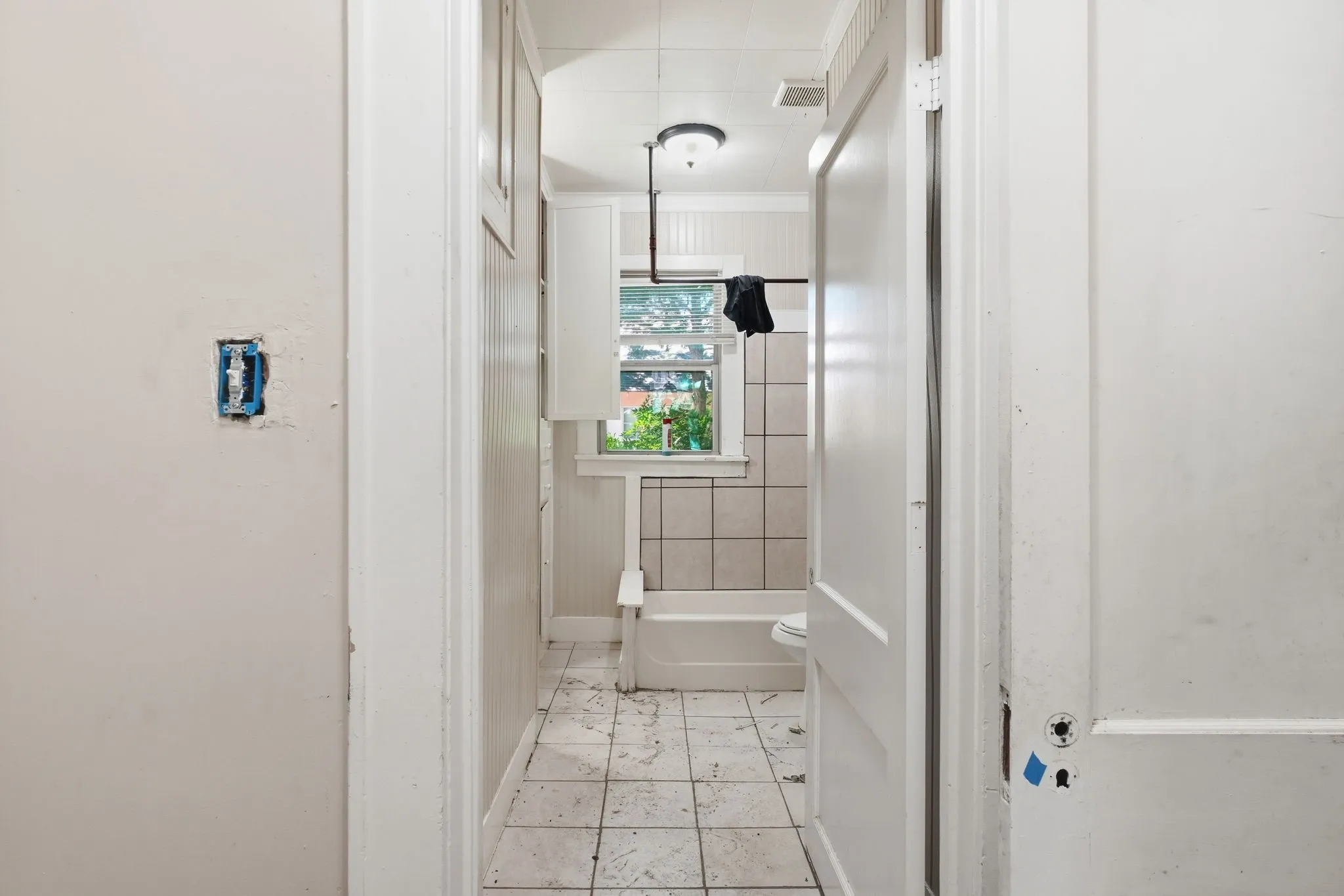 Single Family Residence For Sale in Ellis County , 320 Kirven Avenue, Waxahachie, Texas 75165, 3 Bedroom, 2 Bathroom, Garage spaces, 1,700 Sqft, built in 1940, mls#21361420, Real Estate Agent in Waxahachie, Homes For Sale in Ellis county, Homes For Sale in Waxahachie, Realtor in Waxahachie Texas, Real Estate Brokerage Independent Realty Texas, Luminita Cordes Realtor