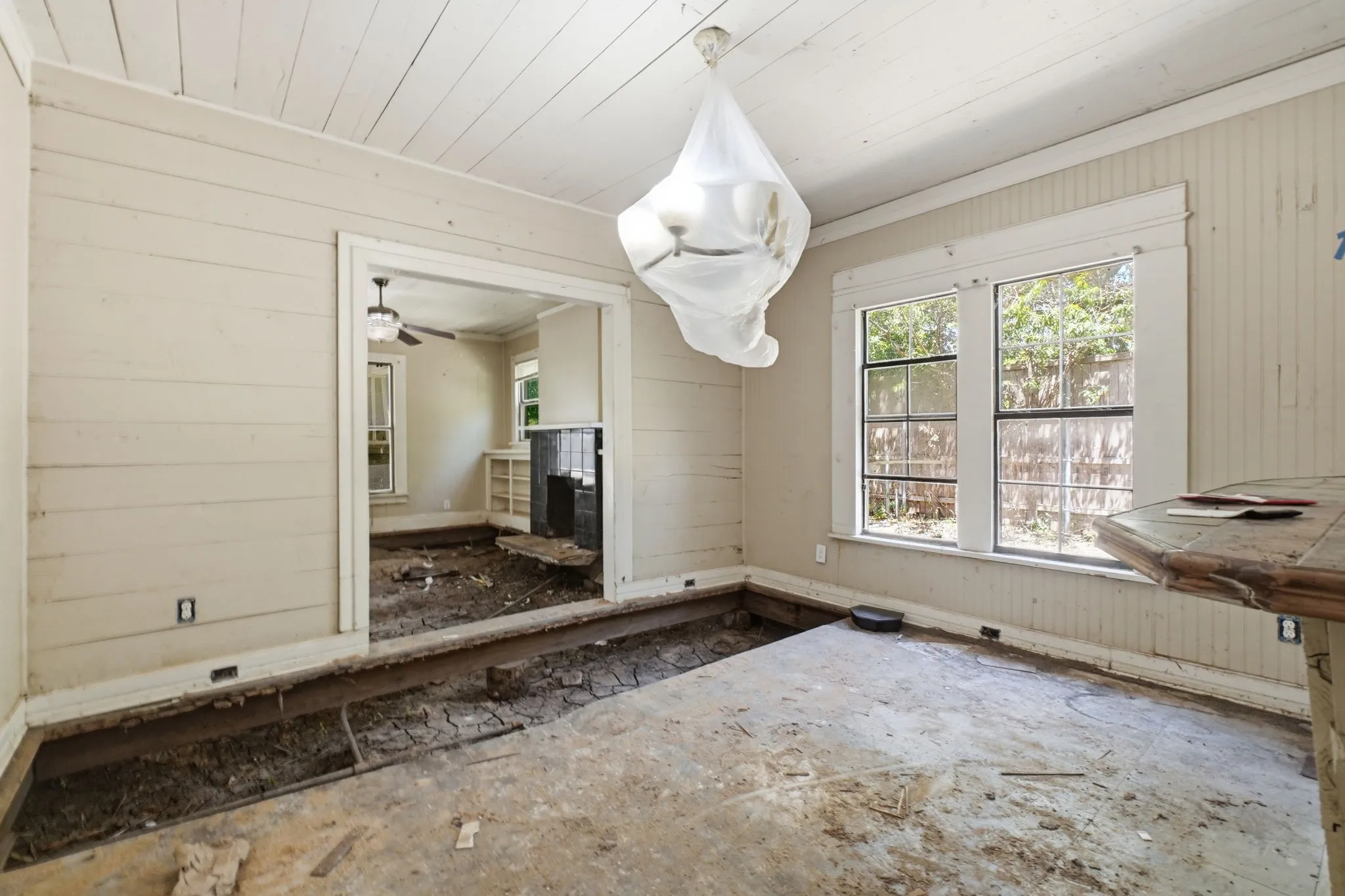 Single Family Residence For Sale in Ellis County , 320 Kirven Avenue, Waxahachie, Texas 75165, 3 Bedroom, 2 Bathroom, Garage spaces, 1,700 Sqft, built in 1940, mls#21361420, Real Estate Agent in Waxahachie, Homes For Sale in Ellis county, Homes For Sale in Waxahachie, Realtor in Waxahachie Texas, Real Estate Brokerage Independent Realty Texas, Luminita Cordes Realtor