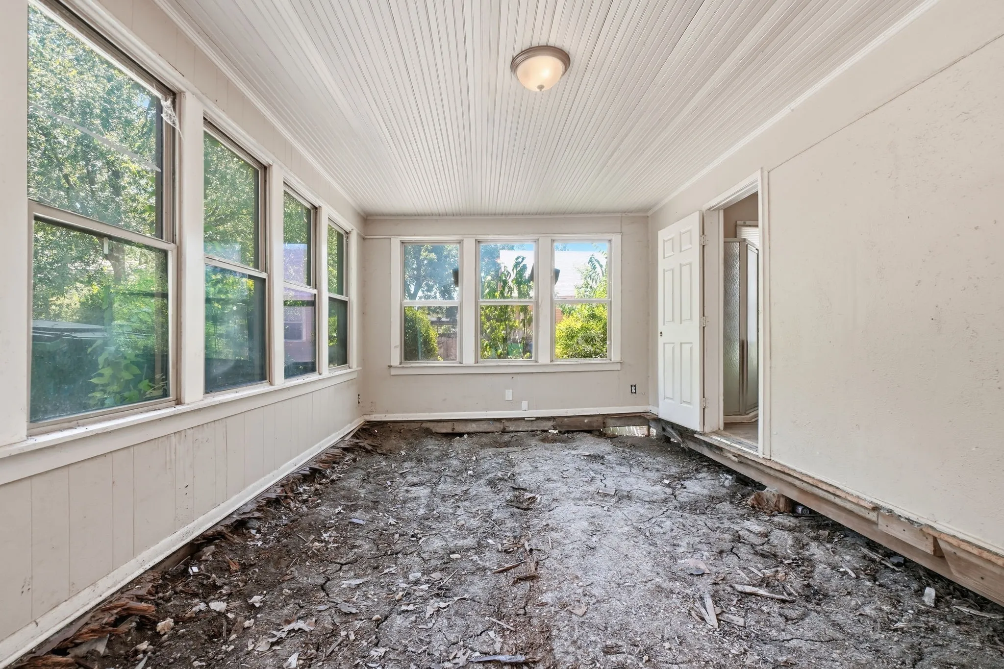 Single Family Residence For Sale in Ellis County , 320 Kirven Avenue, Waxahachie, Texas 75165, 3 Bedroom, 2 Bathroom, Garage spaces, 1,700 Sqft, built in 1940, mls#21361420, Real Estate Agent in Waxahachie, Homes For Sale in Ellis county, Homes For Sale in Waxahachie, Realtor in Waxahachie Texas, Real Estate Brokerage Independent Realty Texas, Luminita Cordes Realtor