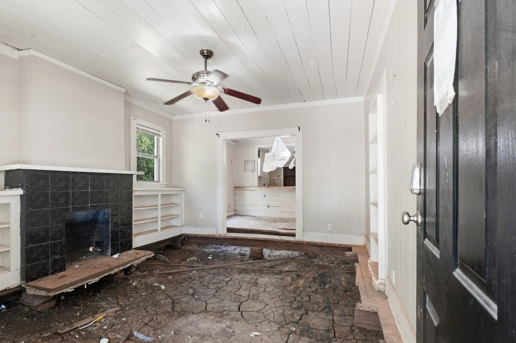 Single Family Residence For Sale in Ellis County , 320 Kirven Avenue, Waxahachie, Texas 75165, 3 Bedroom, 2 Bathroom, Garage spaces, 1,700 Sqft, built in 1940, mls#21361420, Real Estate Agent in Waxahachie, Homes For Sale in Ellis county, Homes For Sale in Waxahachie, Realtor in Waxahachie Texas, Real Estate Brokerage Independent Realty Texas, Luminita Cordes Realtor
