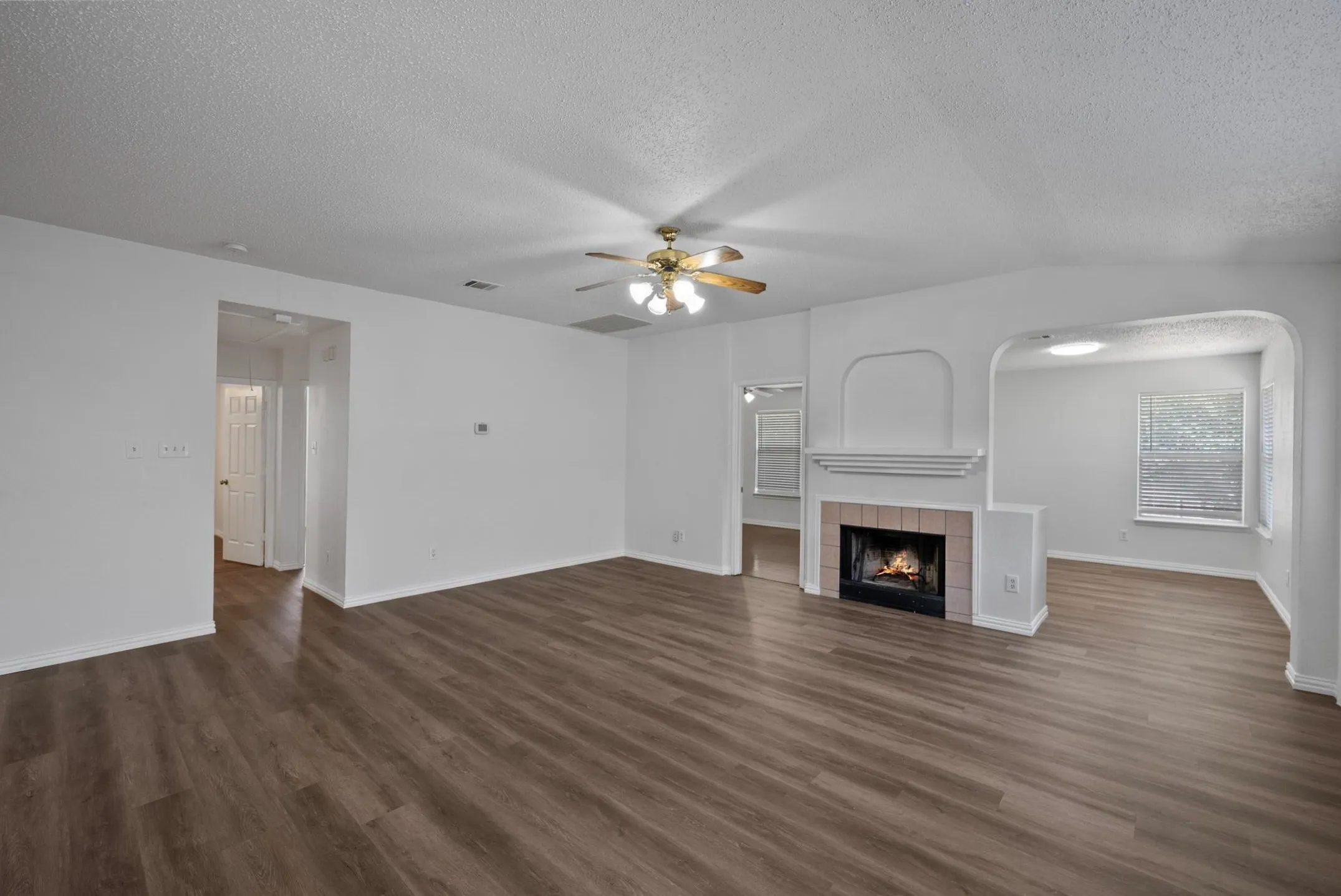 Single Family Residence For Sale in Denton County , 1024 Lake Trail Drive, Little Elm, Texas 75068, 3 Bedroom, 2 Bathroom, 2 Garage spaces, 1,556 Sqft, built in 1998, mls#21346743, Real Estate Agent in Little Elm, Homes For Sale in Denton county, Homes For Sale in Little Elm, Realtor in Little Elm Texas, Real Estate Brokerage Independent Realty Texas, Luminita Cordes Realtor
