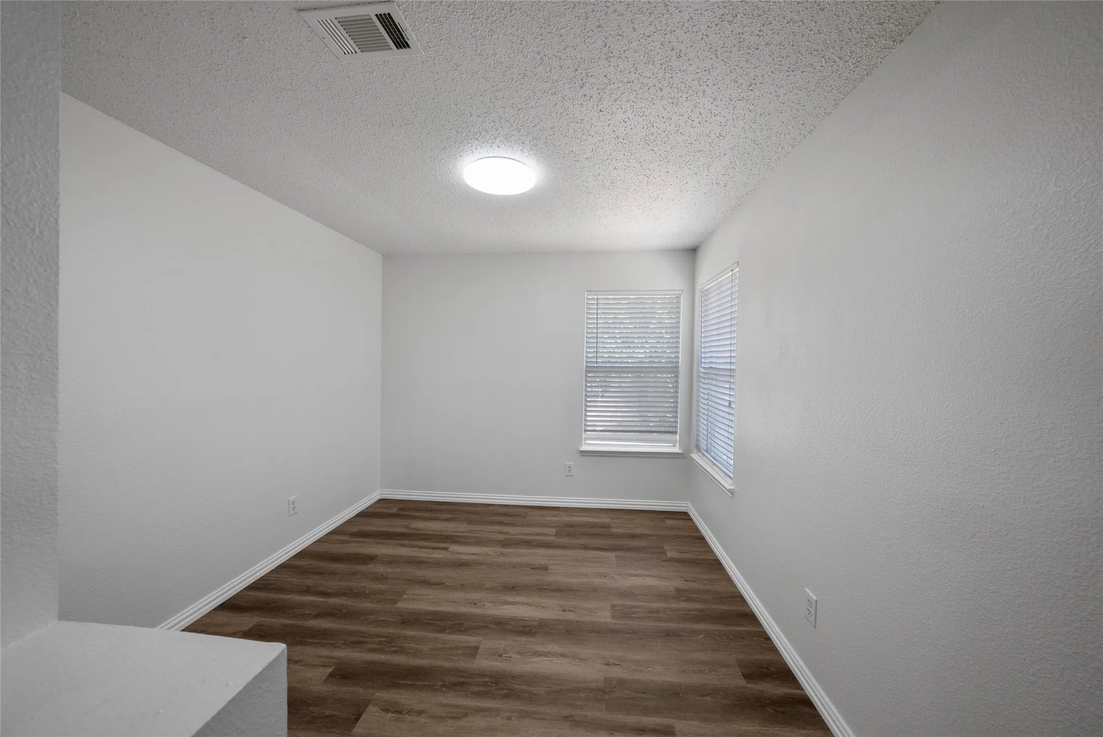 Single Family Residence For Sale in Denton County , 1024 Lake Trail Drive, Little Elm, Texas 75068, 3 Bedroom, 2 Bathroom, 2 Garage spaces, 1,556 Sqft, built in 1998, mls#21346743, Real Estate Agent in Little Elm, Homes For Sale in Denton county, Homes For Sale in Little Elm, Realtor in Little Elm Texas, Real Estate Brokerage Independent Realty Texas, Luminita Cordes Realtor
