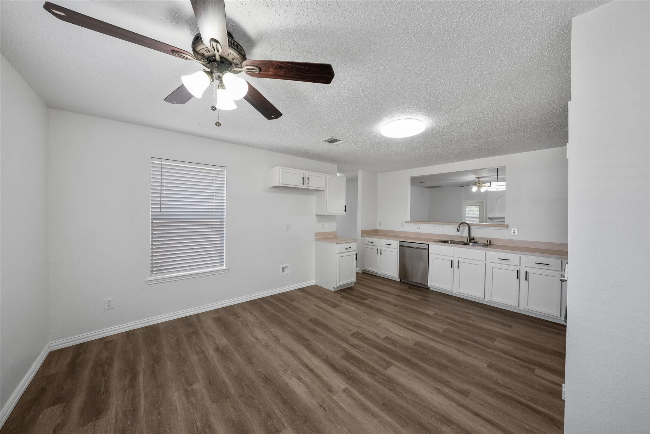 Single Family Residence For Sale in Denton County , 1024 Lake Trail Drive, Little Elm, Texas 75068, 3 Bedroom, 2 Bathroom, 2 Garage spaces, 1,556 Sqft, built in 1998, mls#21346743, Real Estate Agent in Little Elm, Homes For Sale in Denton county, Homes For Sale in Little Elm, Realtor in Little Elm Texas, Real Estate Brokerage Independent Realty Texas, Luminita Cordes Realtor