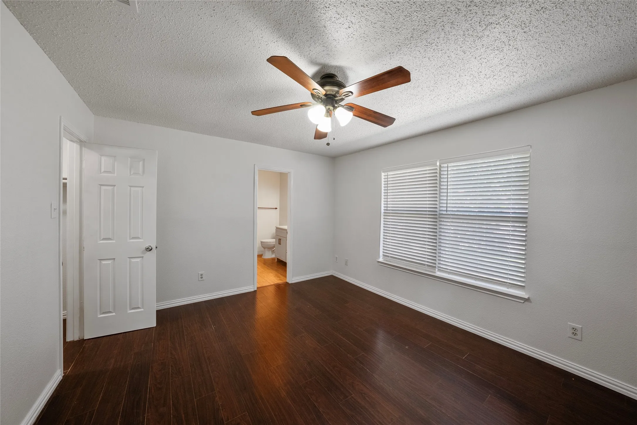 Single Family Residence For Sale in Denton County , 1024 Lake Trail Drive, Little Elm, Texas 75068, 3 Bedroom, 2 Bathroom, 2 Garage spaces, 1,556 Sqft, built in 1998, mls#21346743, Real Estate Agent in Little Elm, Homes For Sale in Denton county, Homes For Sale in Little Elm, Realtor in Little Elm Texas, Real Estate Brokerage Independent Realty Texas, Luminita Cordes Realtor