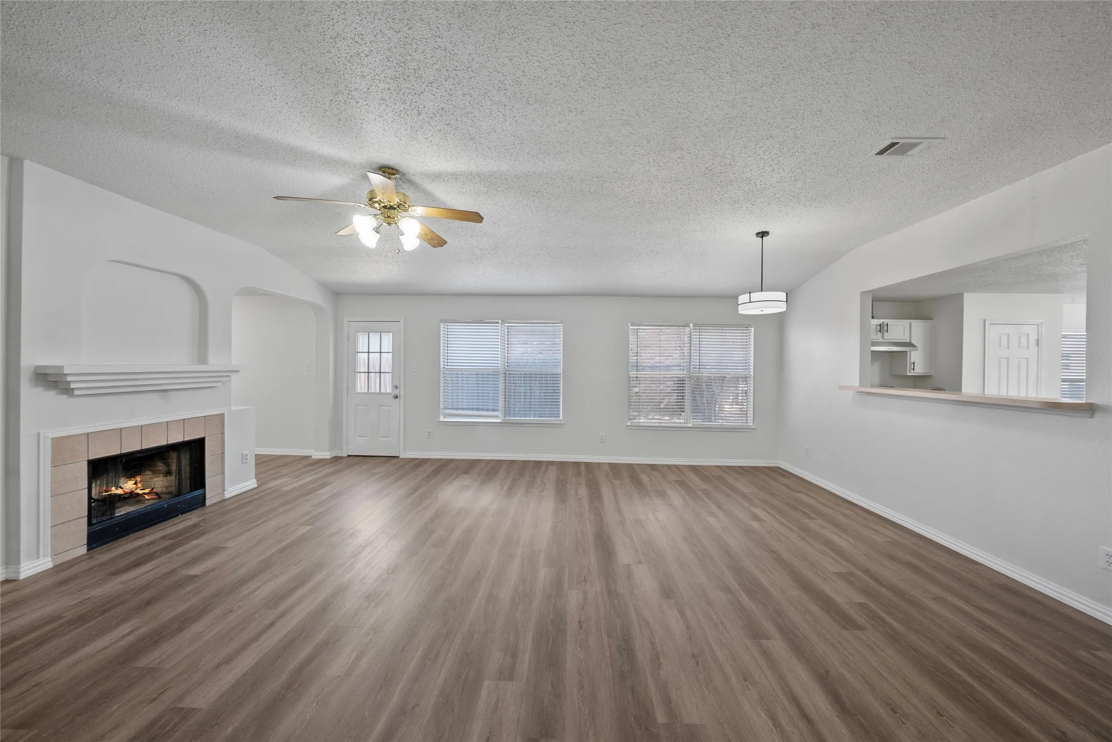 Single Family Residence For Sale in Denton County , 1024 Lake Trail Drive, Little Elm, Texas 75068, 3 Bedroom, 2 Bathroom, 2 Garage spaces, 1,556 Sqft, built in 1998, mls#21346743, Real Estate Agent in Little Elm, Homes For Sale in Denton county, Homes For Sale in Little Elm, Realtor in Little Elm Texas, Real Estate Brokerage Independent Realty Texas, Luminita Cordes Realtor