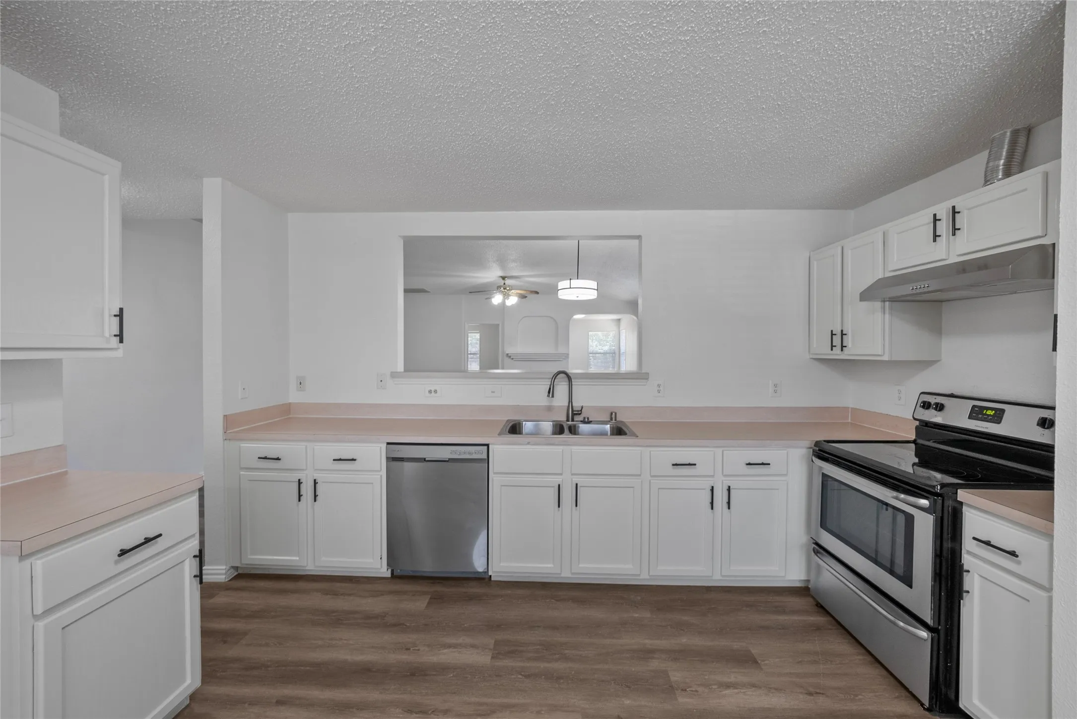 Single Family Residence For Sale in Denton County , 1024 Lake Trail Drive, Little Elm, Texas 75068, 3 Bedroom, 2 Bathroom, 2 Garage spaces, 1,556 Sqft, built in 1998, mls#21346743, Real Estate Agent in Little Elm, Homes For Sale in Denton county, Homes For Sale in Little Elm, Realtor in Little Elm Texas, Real Estate Brokerage Independent Realty Texas, Luminita Cordes Realtor