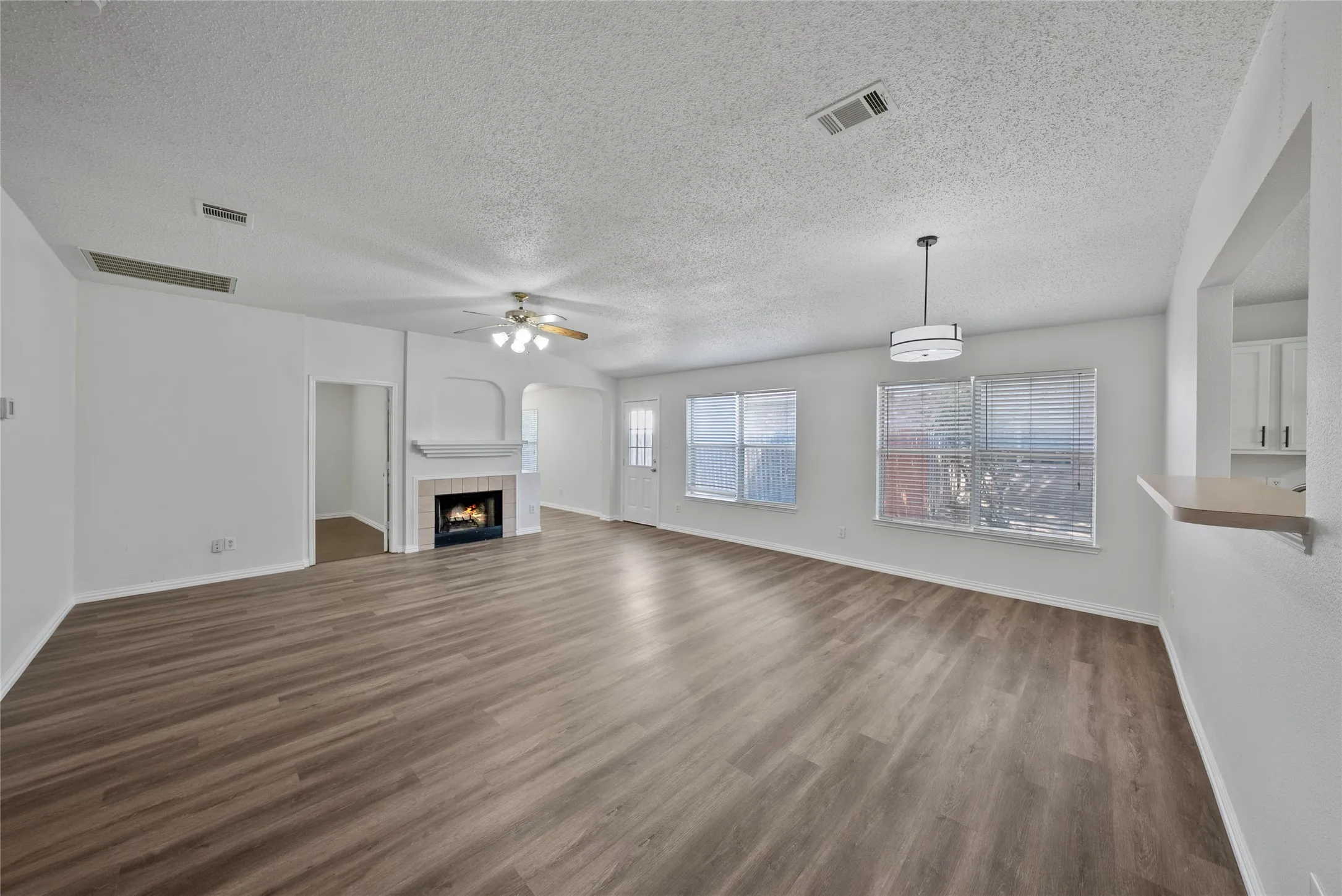 Single Family Residence For Sale in Denton County , 1024 Lake Trail Drive, Little Elm, Texas 75068, 3 Bedroom, 2 Bathroom, 2 Garage spaces, 1,556 Sqft, built in 1998, mls#21346743, Real Estate Agent in Little Elm, Homes For Sale in Denton county, Homes For Sale in Little Elm, Realtor in Little Elm Texas, Real Estate Brokerage Independent Realty Texas, Luminita Cordes Realtor