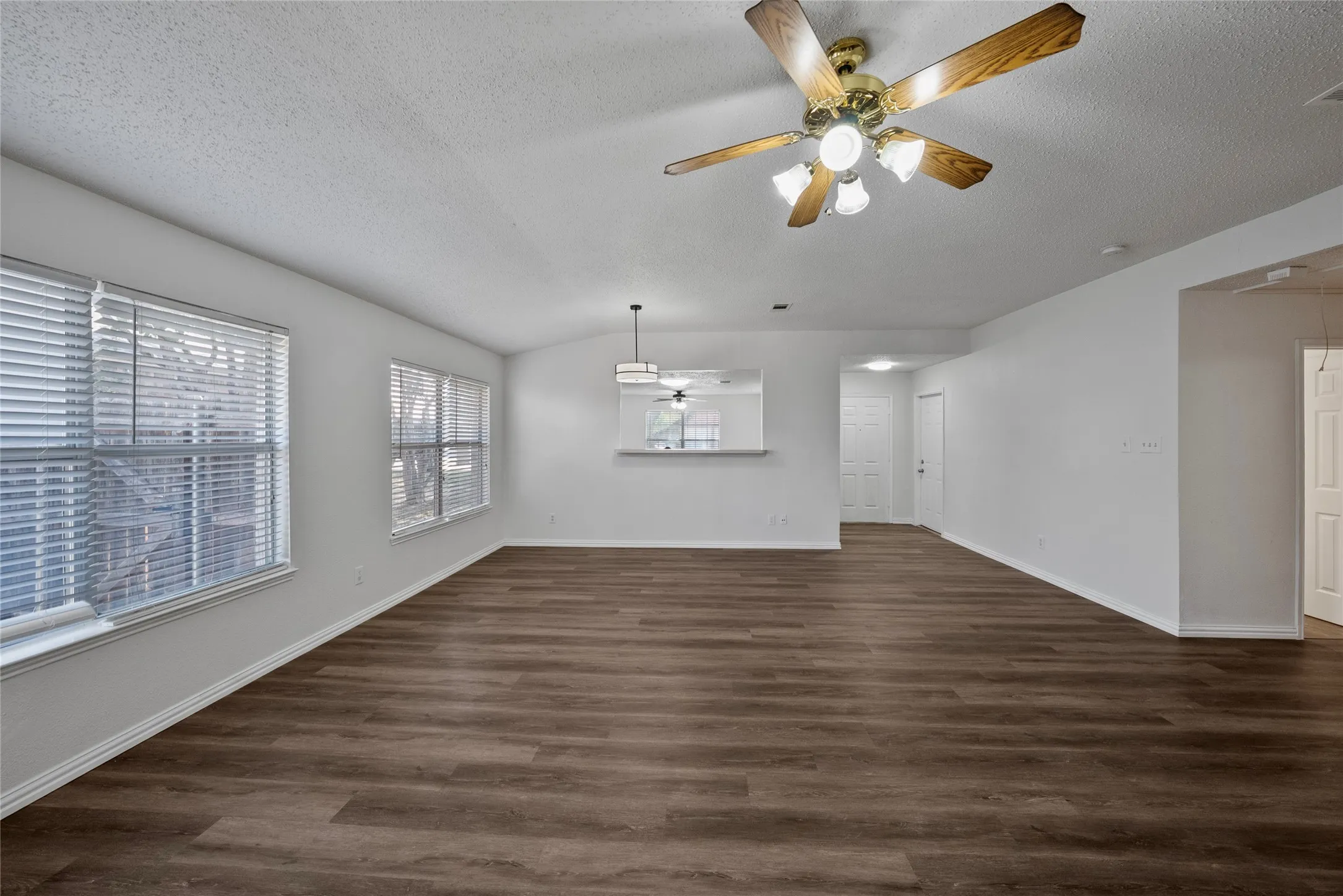 Single Family Residence For Sale in Denton County , 1024 Lake Trail Drive, Little Elm, Texas 75068, 3 Bedroom, 2 Bathroom, 2 Garage spaces, 1,556 Sqft, built in 1998, mls#21346743, Real Estate Agent in Little Elm, Homes For Sale in Denton county, Homes For Sale in Little Elm, Realtor in Little Elm Texas, Real Estate Brokerage Independent Realty Texas, Luminita Cordes Realtor