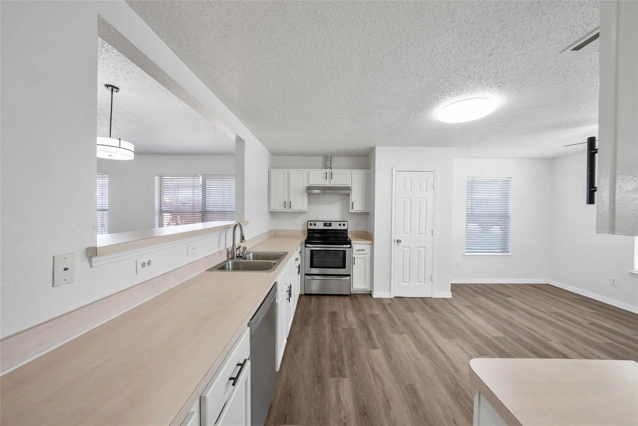Single Family Residence For Sale in Denton County , 1024 Lake Trail Drive, Little Elm, Texas 75068, 3 Bedroom, 2 Bathroom, 2 Garage spaces, 1,556 Sqft, built in 1998, mls#21346743, Real Estate Agent in Little Elm, Homes For Sale in Denton county, Homes For Sale in Little Elm, Realtor in Little Elm Texas, Real Estate Brokerage Independent Realty Texas, Luminita Cordes Realtor