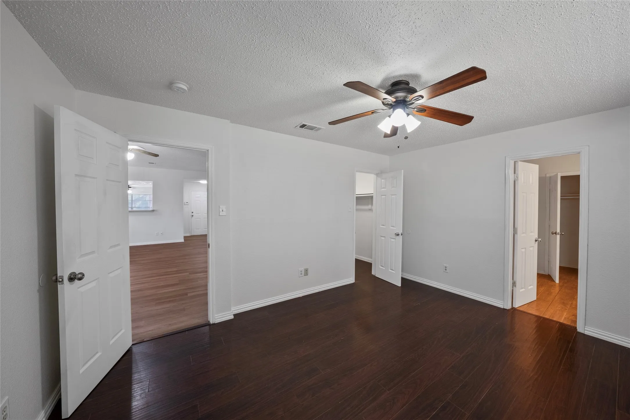 Single Family Residence For Sale in Denton County , 1024 Lake Trail Drive, Little Elm, Texas 75068, 3 Bedroom, 2 Bathroom, 2 Garage spaces, 1,556 Sqft, built in 1998, mls#21346743, Real Estate Agent in Little Elm, Homes For Sale in Denton county, Homes For Sale in Little Elm, Realtor in Little Elm Texas, Real Estate Brokerage Independent Realty Texas, Luminita Cordes Realtor