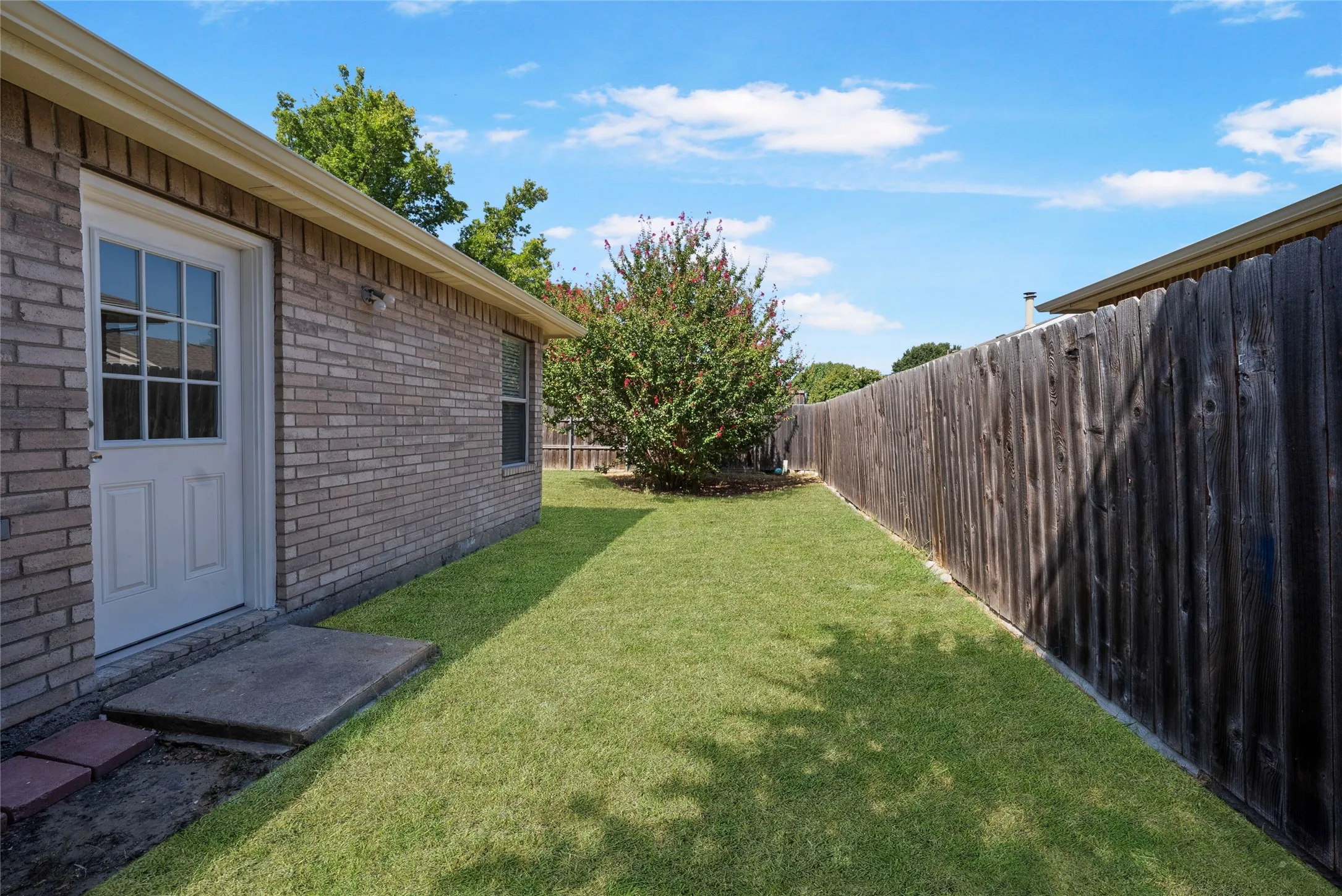 Single Family Residence For Sale in Denton County , 1024 Lake Trail Drive, Little Elm, Texas 75068, 3 Bedroom, 2 Bathroom, 2 Garage spaces, 1,556 Sqft, built in 1998, mls#21346743, Real Estate Agent in Little Elm, Homes For Sale in Denton county, Homes For Sale in Little Elm, Realtor in Little Elm Texas, Real Estate Brokerage Independent Realty Texas, Luminita Cordes Realtor