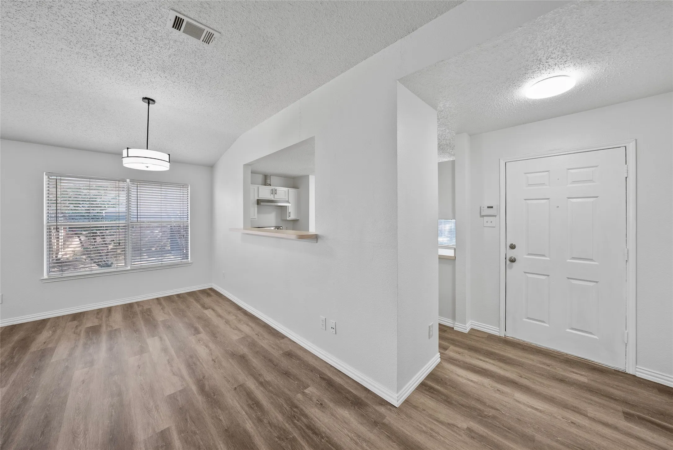 Single Family Residence For Sale in Denton County , 1024 Lake Trail Drive, Little Elm, Texas 75068, 3 Bedroom, 2 Bathroom, 2 Garage spaces, 1,556 Sqft, built in 1998, mls#21346743, Real Estate Agent in Little Elm, Homes For Sale in Denton county, Homes For Sale in Little Elm, Realtor in Little Elm Texas, Real Estate Brokerage Independent Realty Texas, Luminita Cordes Realtor