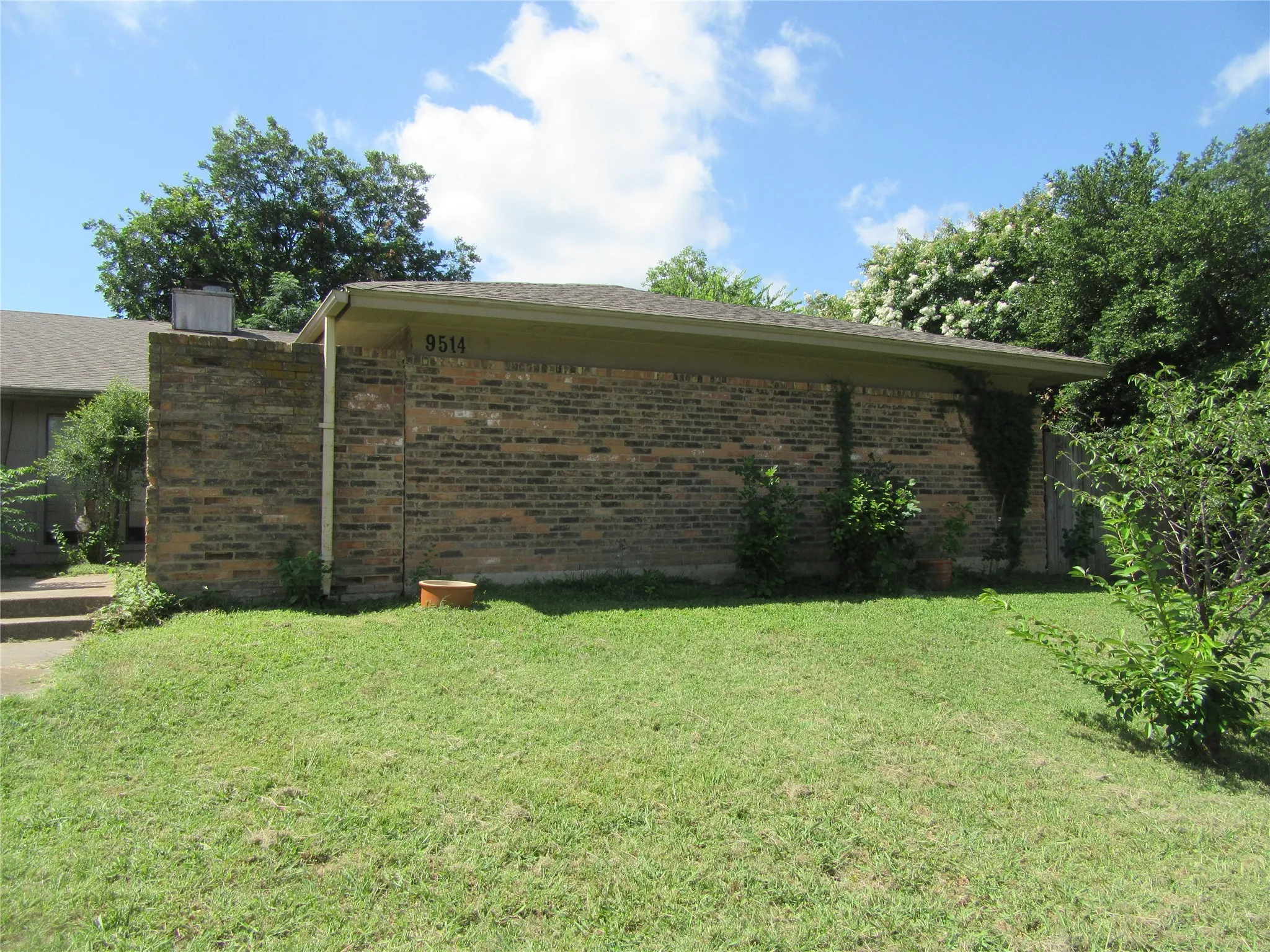 Duplex For Rent in Dallas County , 9514 SUMMERHILL Lane, Dallas, Texas 75238, 3 Bedroom, 2 Bathroom, 2 Garage spaces, 1,650 Sqft, built in 1978, mls#21362131, Real Estate Agent in Dallas, Homes For Rent in Dallas county, Homes For Rent in Dallas, Realtor in Dallas Texas, Real Estate Brokerage Independent Realty Texas, Luminita Cordes Realtor