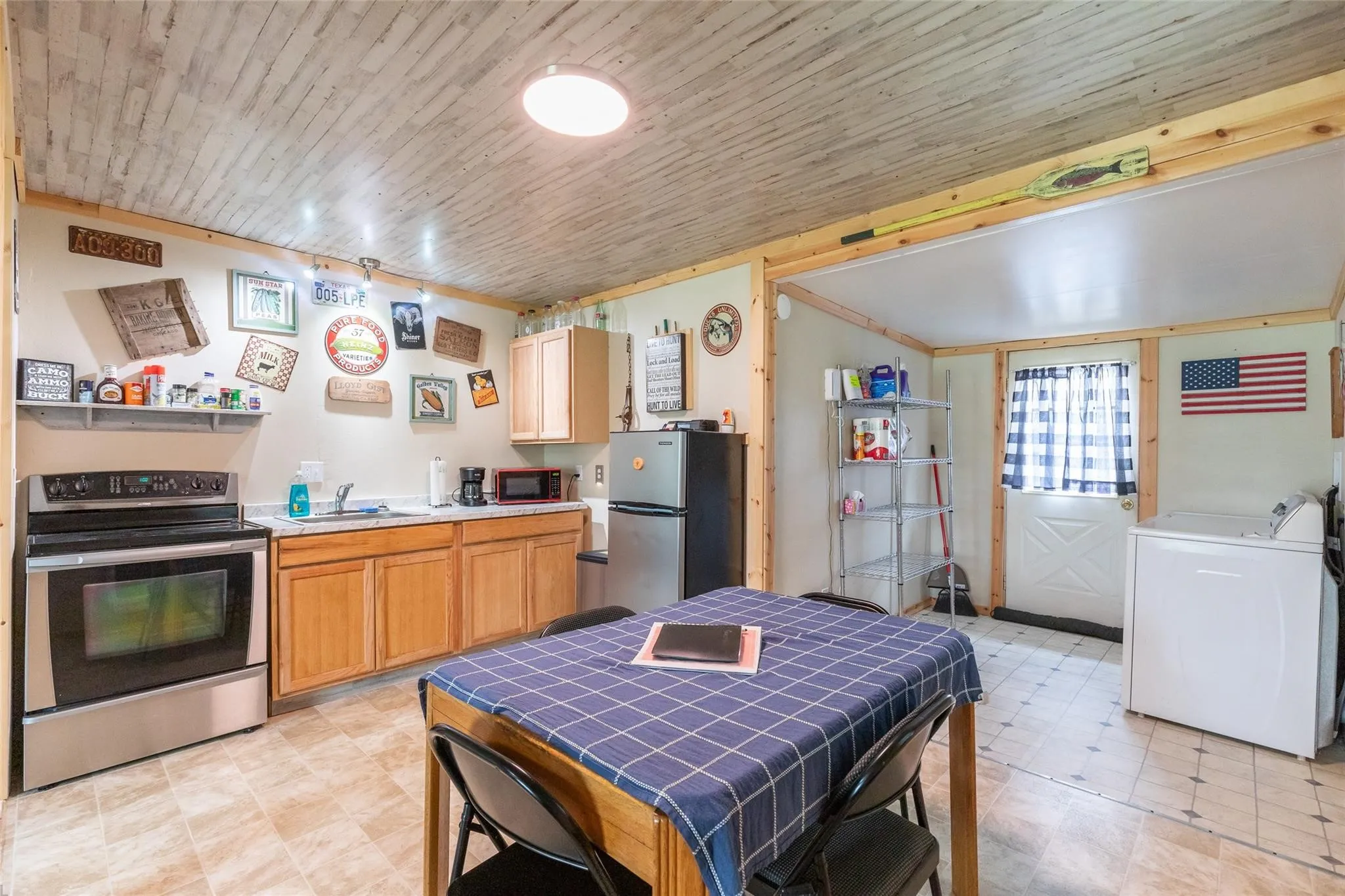Single Family Residence For Sale in Callahan County , 920 Gas House Road, Clyde, Texas 79510, 1 Bedroom, 1 Bathroom, Garage spaces, 614 Sqft, built in 1940, mls#21362142, Real Estate Agent in Clyde, Homes For Sale in Callahan county, Homes For Sale in Clyde, Realtor in Clyde Texas, Real Estate Brokerage Independent Realty Texas, Luminita Cordes Realtor