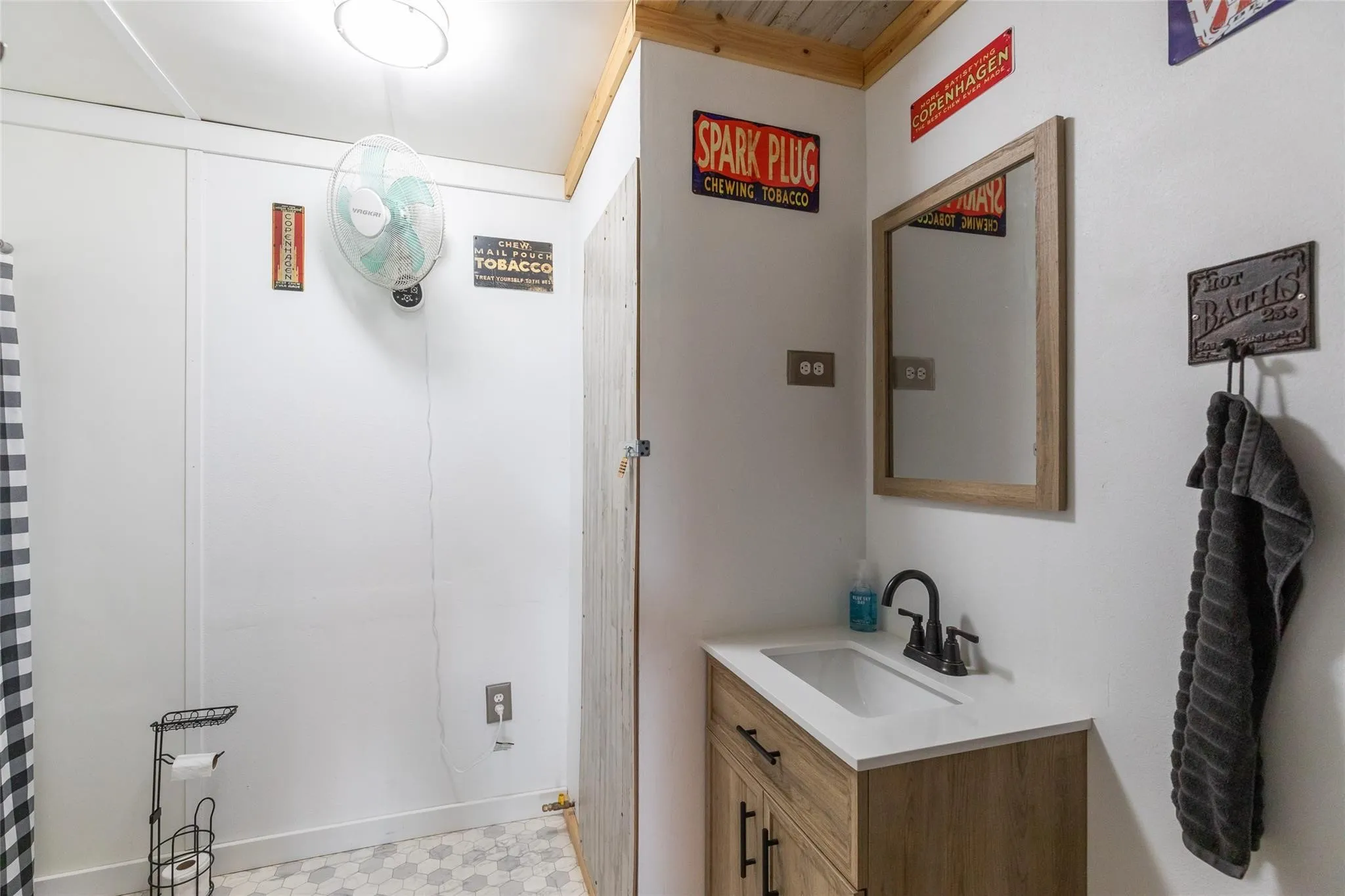 Single Family Residence For Sale in Callahan County , 920 Gas House Road, Clyde, Texas 79510, 1 Bedroom, 1 Bathroom, Garage spaces, 614 Sqft, built in 1940, mls#21362142, Real Estate Agent in Clyde, Homes For Sale in Callahan county, Homes For Sale in Clyde, Realtor in Clyde Texas, Real Estate Brokerage Independent Realty Texas, Luminita Cordes Realtor