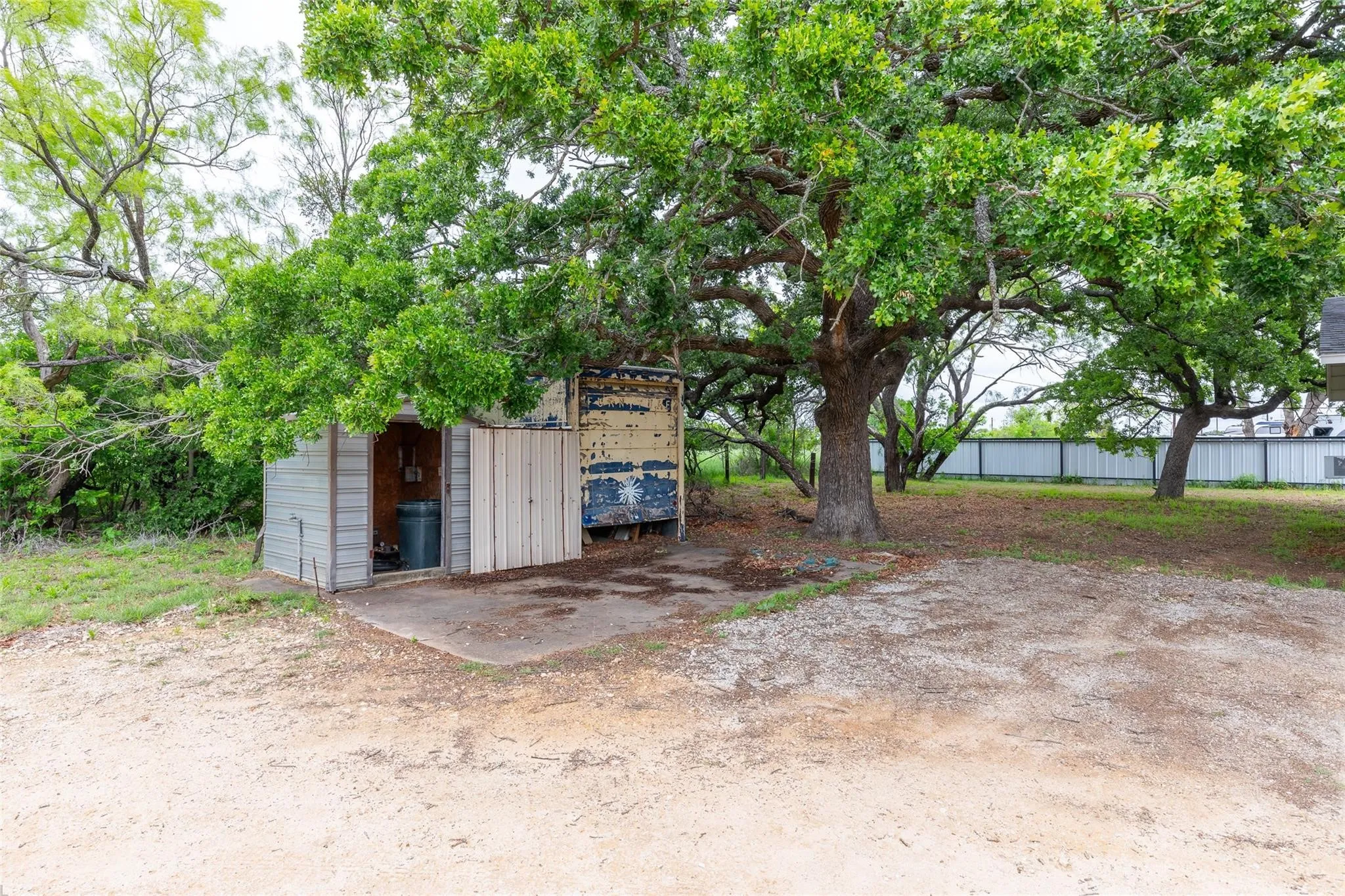 Single Family Residence For Sale in Callahan County , 920 Gas House Road, Clyde, Texas 79510, 1 Bedroom, 1 Bathroom, Garage spaces, 614 Sqft, built in 1940, mls#21362142, Real Estate Agent in Clyde, Homes For Sale in Callahan county, Homes For Sale in Clyde, Realtor in Clyde Texas, Real Estate Brokerage Independent Realty Texas, Luminita Cordes Realtor