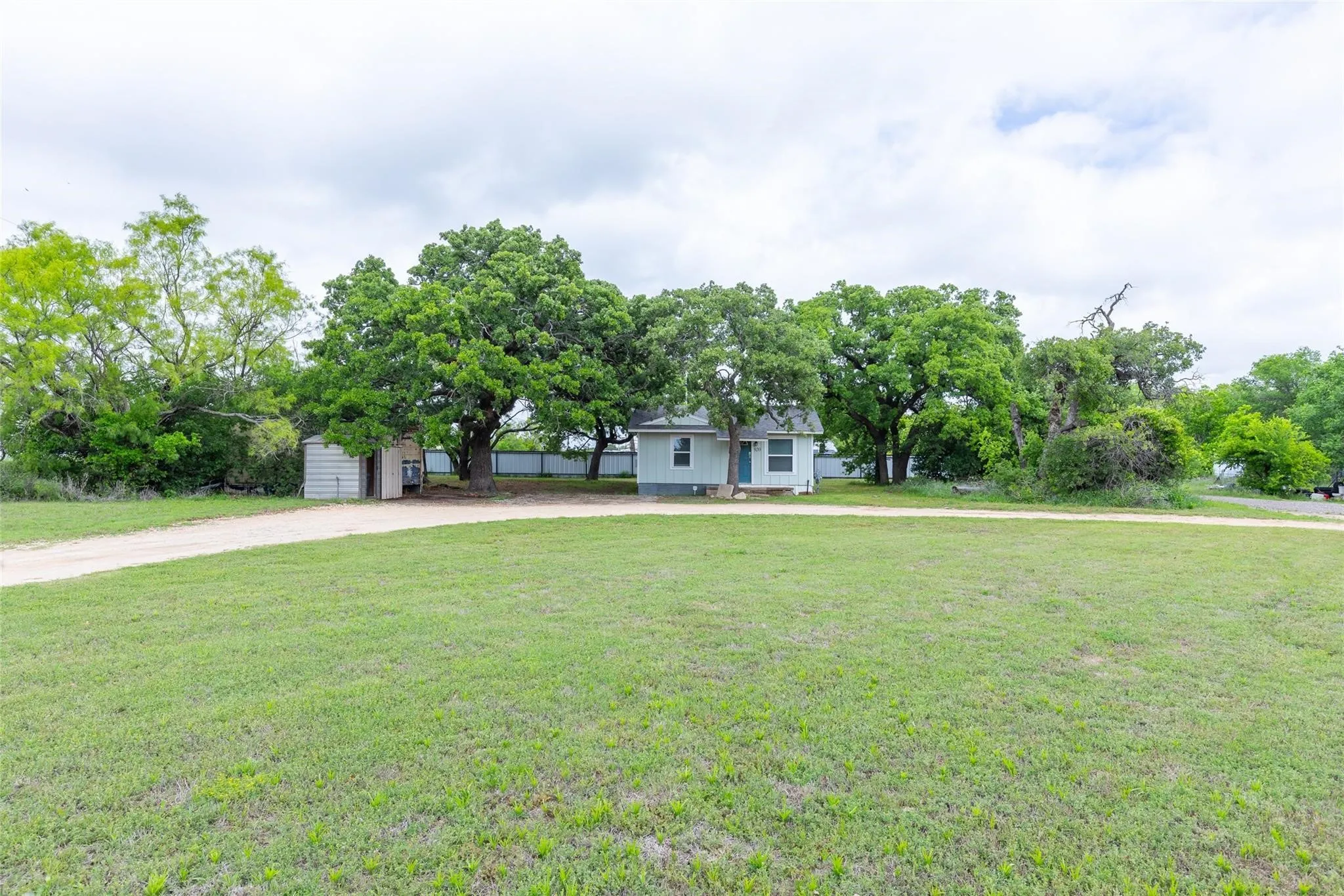 Single Family Residence For Sale in Callahan County , 920 Gas House Road, Clyde, Texas 79510, 1 Bedroom, 1 Bathroom, Garage spaces, 614 Sqft, built in 1940, mls#21362142, Real Estate Agent in Clyde, Homes For Sale in Callahan county, Homes For Sale in Clyde, Realtor in Clyde Texas, Real Estate Brokerage Independent Realty Texas, Luminita Cordes Realtor