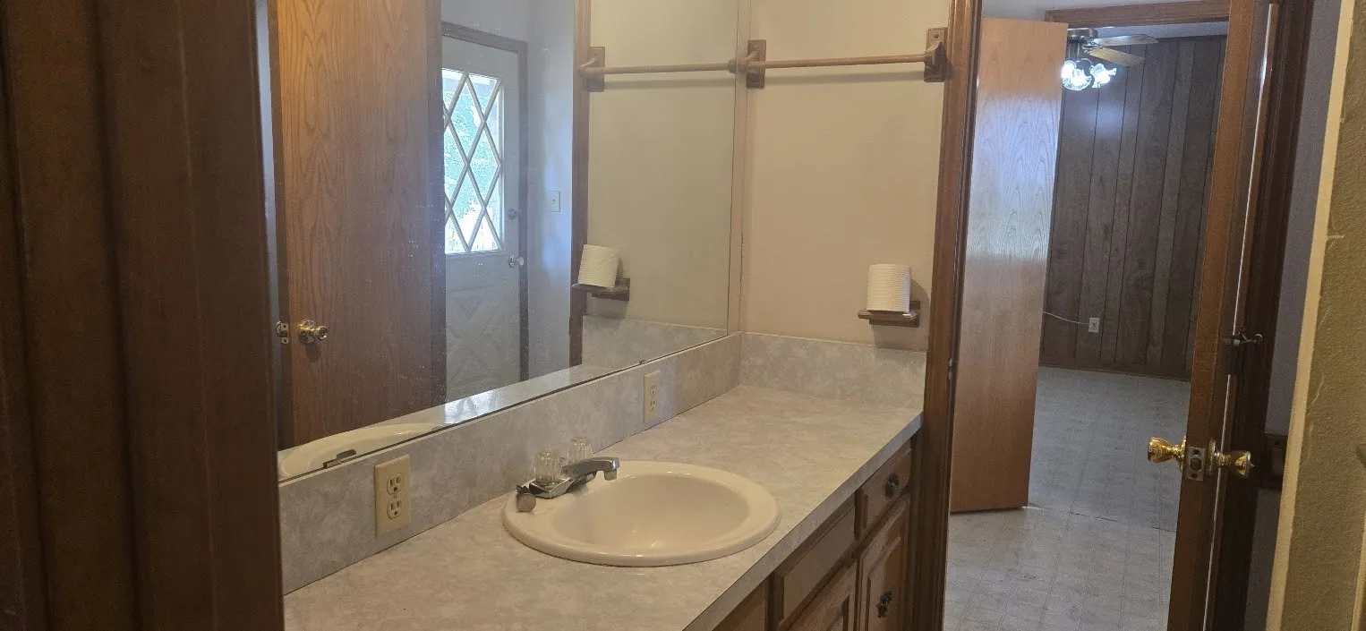Single Family Residence For Sale in Cooke County , 770 County Road 169, Whitesboro, Texas 76273, 2 Bedroom, 2 Bathroom, Garage spaces, 1,600 Sqft, built in 1989, Price $329,000, mls#21362031, Real Estate Agent in Whitesboro, Homes For Sale in Cooke county, Homes For Sale in Whitesboro, Realtor in Whitesboro Texas, Real Estate Brokerage Independent Realty Texas, Luminita Cordes Realtor