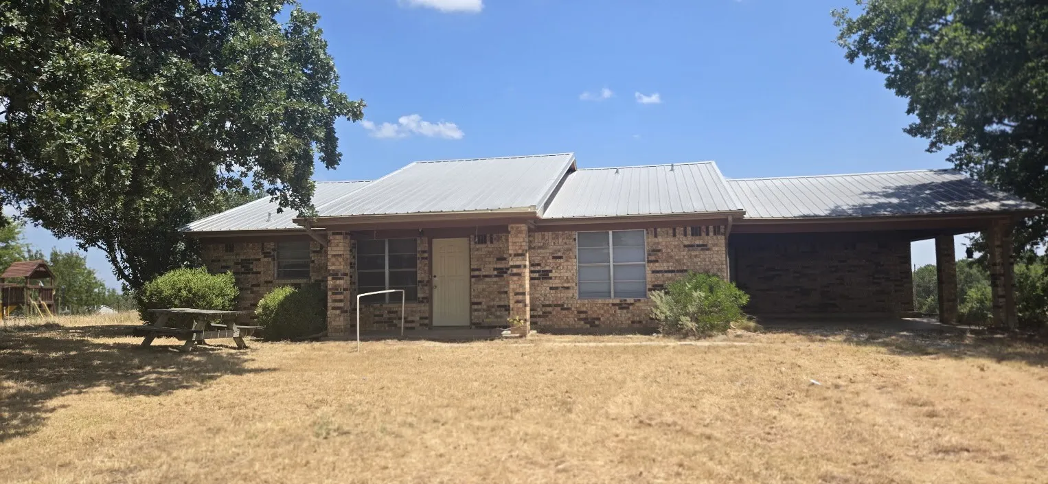 Single Family Residence For Sale in Cooke County , 770 County Road 169, Whitesboro, Texas 76273, 2 Bedroom, 2 Bathroom, Garage spaces, 1,600 Sqft, built in 1989, Price $329,000, mls#21362031, Real Estate Agent in Whitesboro, Homes For Sale in Cooke county, Homes For Sale in Whitesboro, Realtor in Whitesboro Texas, Real Estate Brokerage Independent Realty Texas, Luminita Cordes Realtor