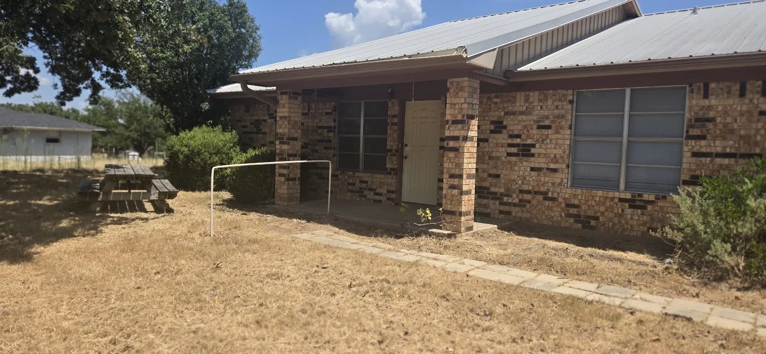 Single Family Residence For Sale in Cooke County , 770 County Road 169, Whitesboro, Texas 76273, 2 Bedroom, 2 Bathroom, Garage spaces, 1,600 Sqft, built in 1989, Price $329,000, mls#21362031, Real Estate Agent in Whitesboro, Homes For Sale in Cooke county, Homes For Sale in Whitesboro, Realtor in Whitesboro Texas, Real Estate Brokerage Independent Realty Texas, Luminita Cordes Realtor