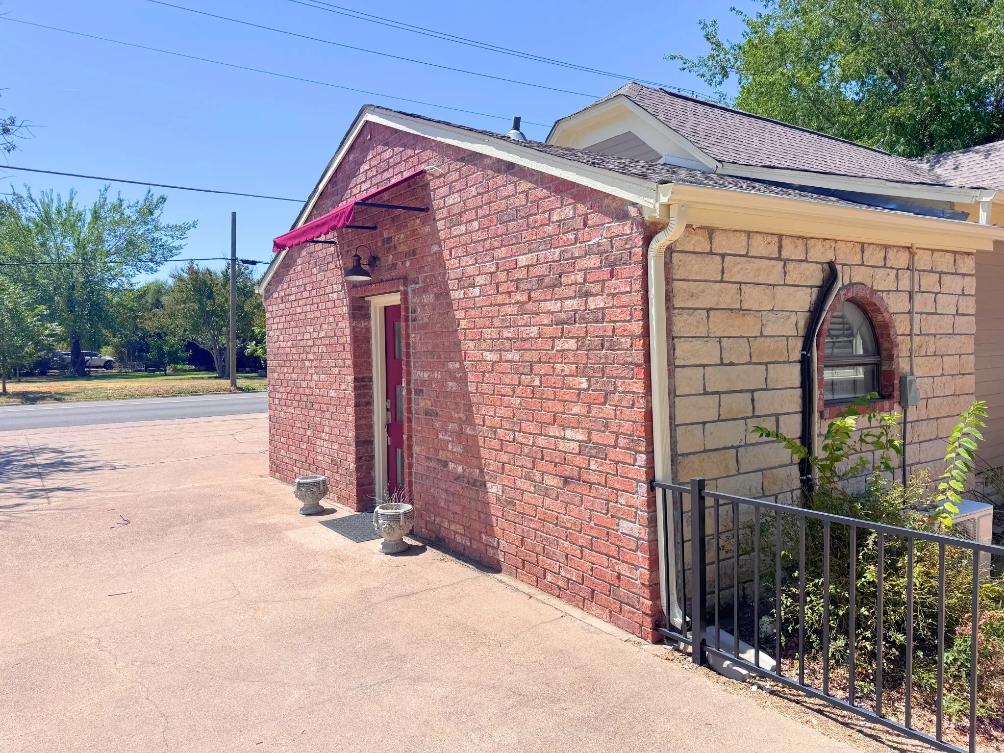 Office For Rent in Hood County , 902 W Pearl Street, Granbury, Texas 76048, 0, 0, Garage spaces, 0 Sqft, built in 1928, mls#21361981, Real Estate Agent in Granbury, Homes For Rent in Hood county, Homes For Rent in Granbury, Realtor in Granbury Texas, Real Estate Brokerage Independent Realty Texas, Luminita Cordes Realtor