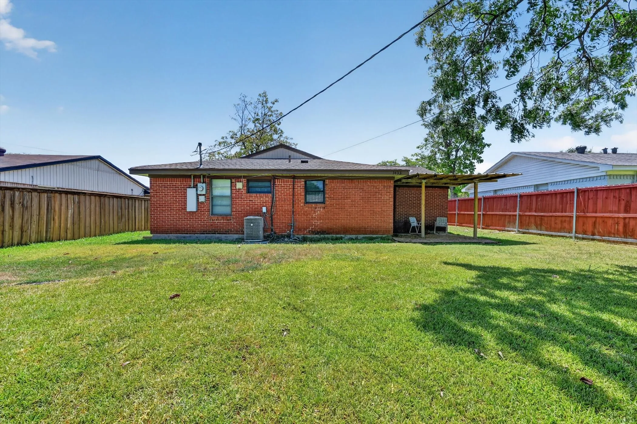 Single Family Residence For Sale in Dallas County , 3433 Sheryl Drive, Mesquite, Texas 75150, 3 Bedroom, 1 Bathroom, 1 Garage spaces, 984 Sqft, built in 1954, mls#21362086, Real Estate Agent in Mesquite, Homes For Sale in Dallas county, Homes For Sale in Mesquite, Realtor in Mesquite Texas, Real Estate Brokerage Independent Realty Texas, Luminita Cordes Realtor