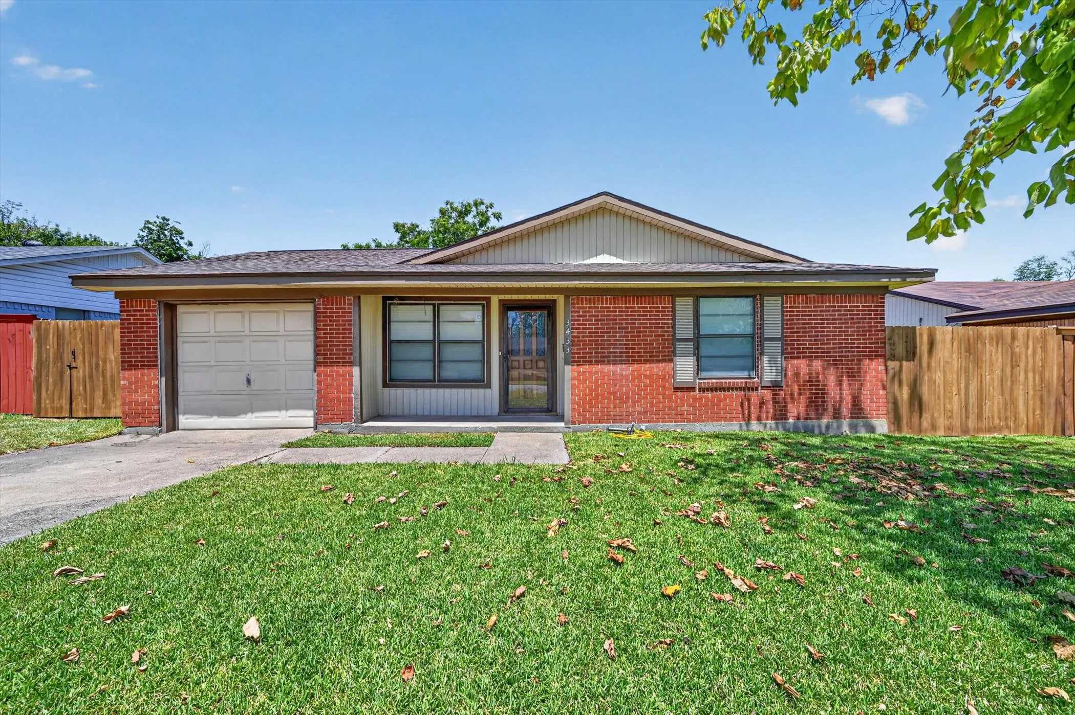 Single Family Residence For Sale in Dallas County , 3433 Sheryl Drive, Mesquite, Texas 75150, 3 Bedroom, 1 Bathroom, 1 Garage spaces, 984 Sqft, built in 1954, mls#21362086, Real Estate Agent in Mesquite, Homes For Sale in Dallas county, Homes For Sale in Mesquite, Realtor in Mesquite Texas, Real Estate Brokerage Independent Realty Texas, Luminita Cordes Realtor