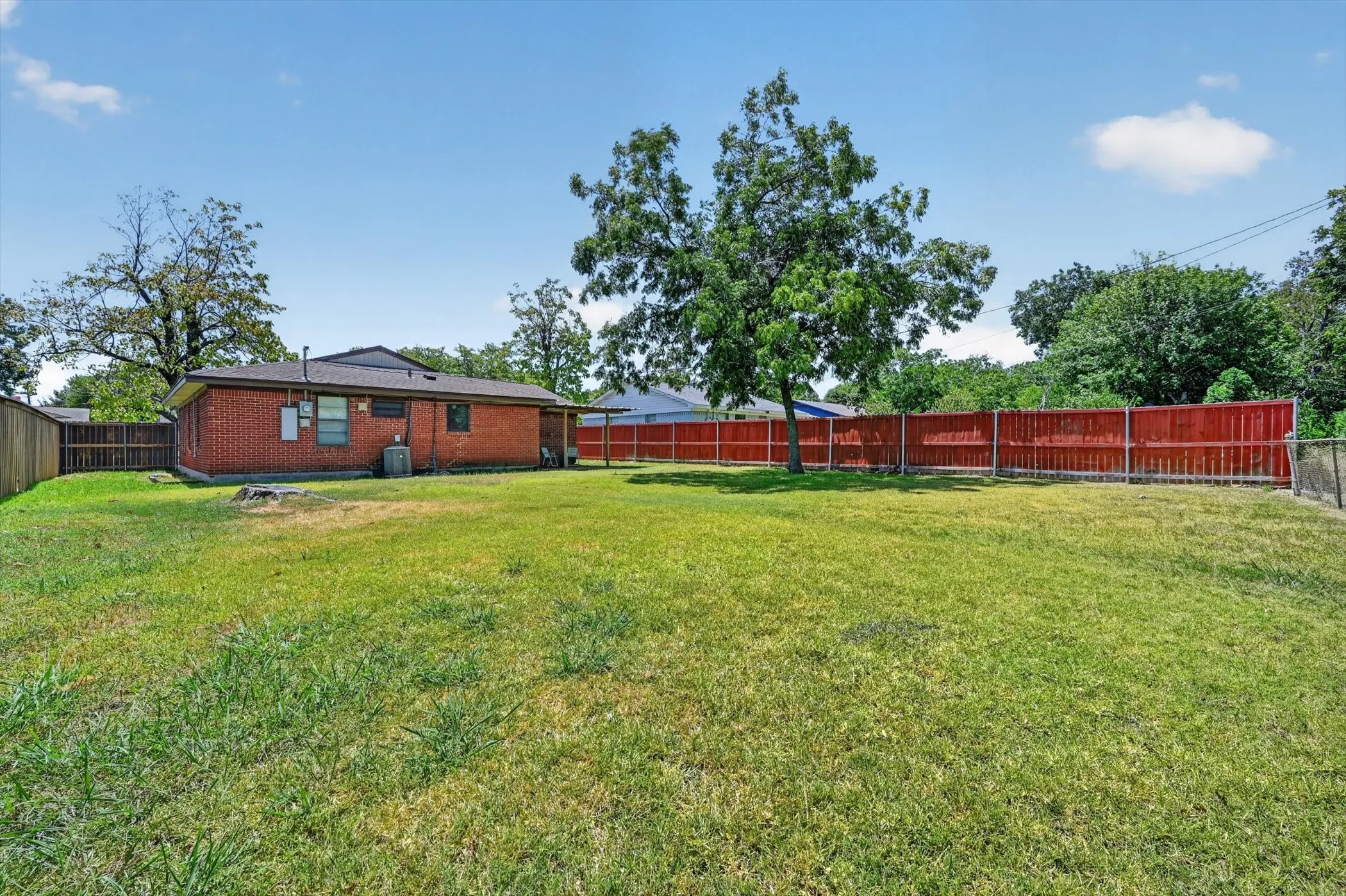 Single Family Residence For Sale in Dallas County , 3433 Sheryl Drive, Mesquite, Texas 75150, 3 Bedroom, 1 Bathroom, 1 Garage spaces, 984 Sqft, built in 1954, mls#21362086, Real Estate Agent in Mesquite, Homes For Sale in Dallas county, Homes For Sale in Mesquite, Realtor in Mesquite Texas, Real Estate Brokerage Independent Realty Texas, Luminita Cordes Realtor