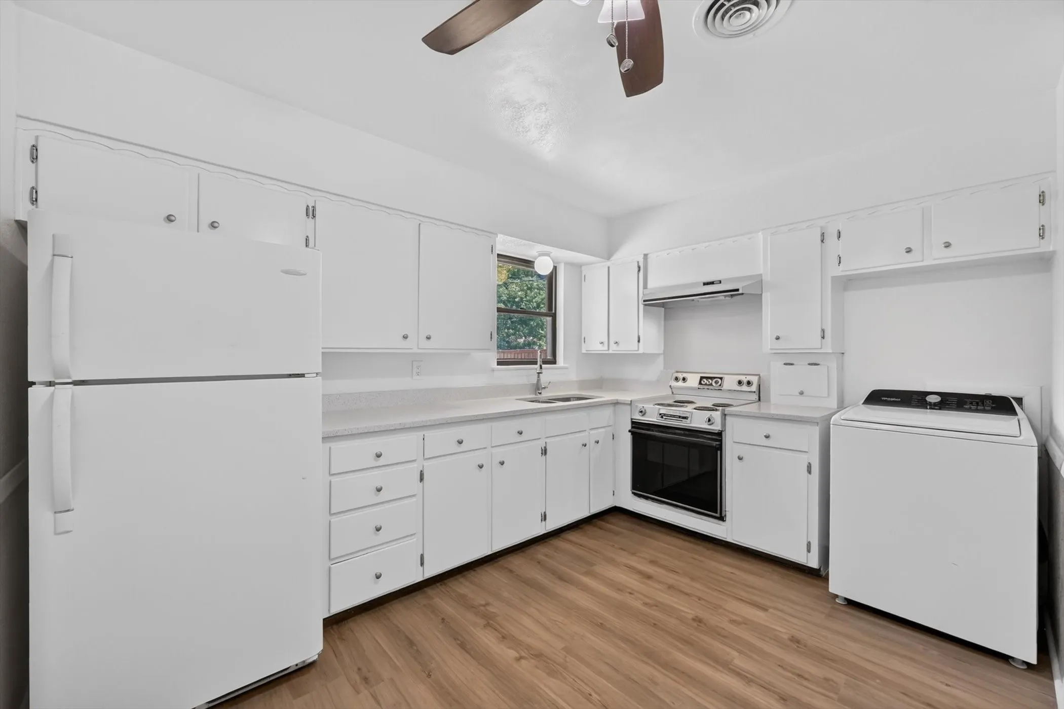 Single Family Residence For Sale in Dallas County , 3433 Sheryl Drive, Mesquite, Texas 75150, 3 Bedroom, 1 Bathroom, 1 Garage spaces, 984 Sqft, built in 1954, mls#21362086, Real Estate Agent in Mesquite, Homes For Sale in Dallas county, Homes For Sale in Mesquite, Realtor in Mesquite Texas, Real Estate Brokerage Independent Realty Texas, Luminita Cordes Realtor