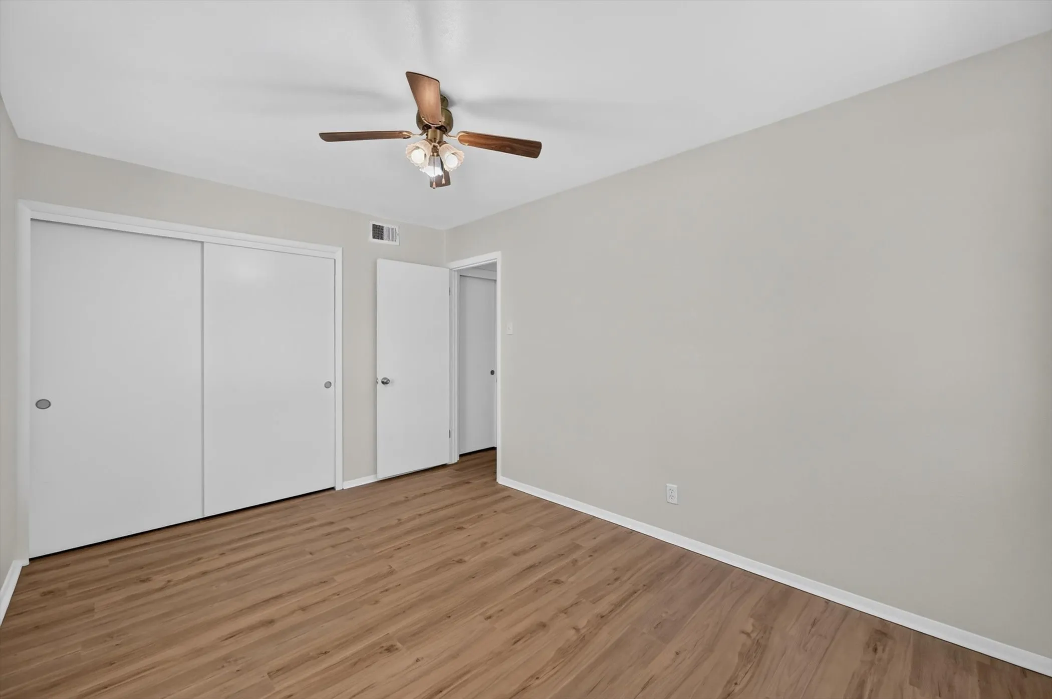 Single Family Residence For Sale in Dallas County , 3433 Sheryl Drive, Mesquite, Texas 75150, 3 Bedroom, 1 Bathroom, 1 Garage spaces, 984 Sqft, built in 1954, mls#21362086, Real Estate Agent in Mesquite, Homes For Sale in Dallas county, Homes For Sale in Mesquite, Realtor in Mesquite Texas, Real Estate Brokerage Independent Realty Texas, Luminita Cordes Realtor