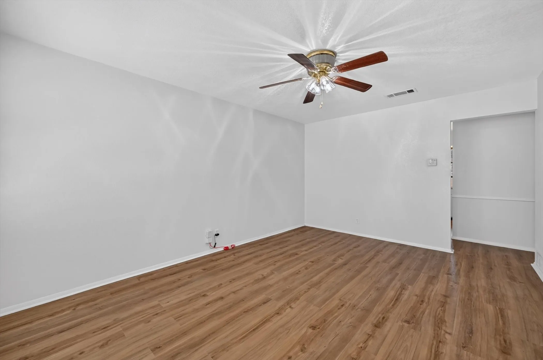 Single Family Residence For Sale in Dallas County , 3433 Sheryl Drive, Mesquite, Texas 75150, 3 Bedroom, 1 Bathroom, 1 Garage spaces, 984 Sqft, built in 1954, mls#21362086, Real Estate Agent in Mesquite, Homes For Sale in Dallas county, Homes For Sale in Mesquite, Realtor in Mesquite Texas, Real Estate Brokerage Independent Realty Texas, Luminita Cordes Realtor
