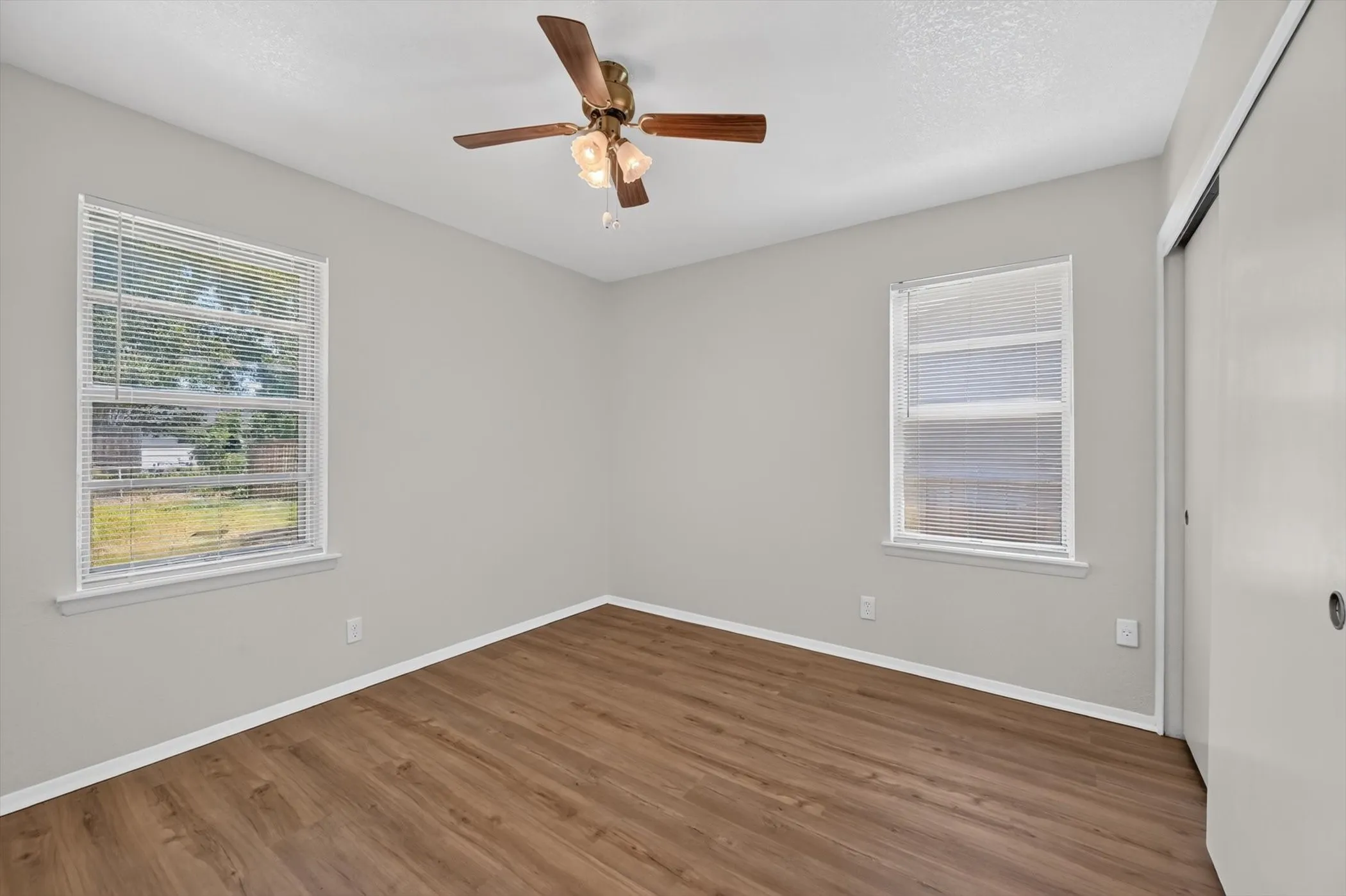 Single Family Residence For Sale in Dallas County , 3433 Sheryl Drive, Mesquite, Texas 75150, 3 Bedroom, 1 Bathroom, 1 Garage spaces, 984 Sqft, built in 1954, mls#21362086, Real Estate Agent in Mesquite, Homes For Sale in Dallas county, Homes For Sale in Mesquite, Realtor in Mesquite Texas, Real Estate Brokerage Independent Realty Texas, Luminita Cordes Realtor