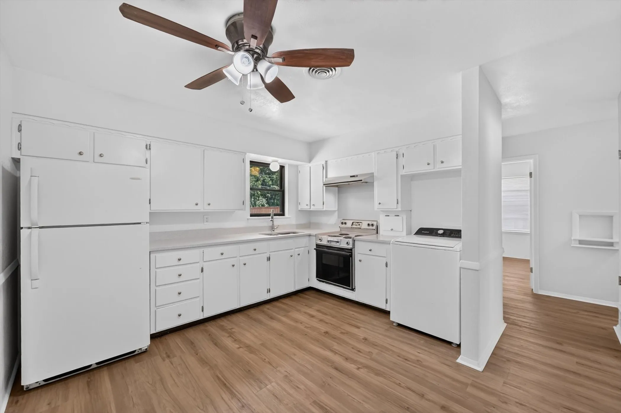 Single Family Residence For Sale in Dallas County , 3433 Sheryl Drive, Mesquite, Texas 75150, 3 Bedroom, 1 Bathroom, 1 Garage spaces, 984 Sqft, built in 1954, mls#21362086, Real Estate Agent in Mesquite, Homes For Sale in Dallas county, Homes For Sale in Mesquite, Realtor in Mesquite Texas, Real Estate Brokerage Independent Realty Texas, Luminita Cordes Realtor