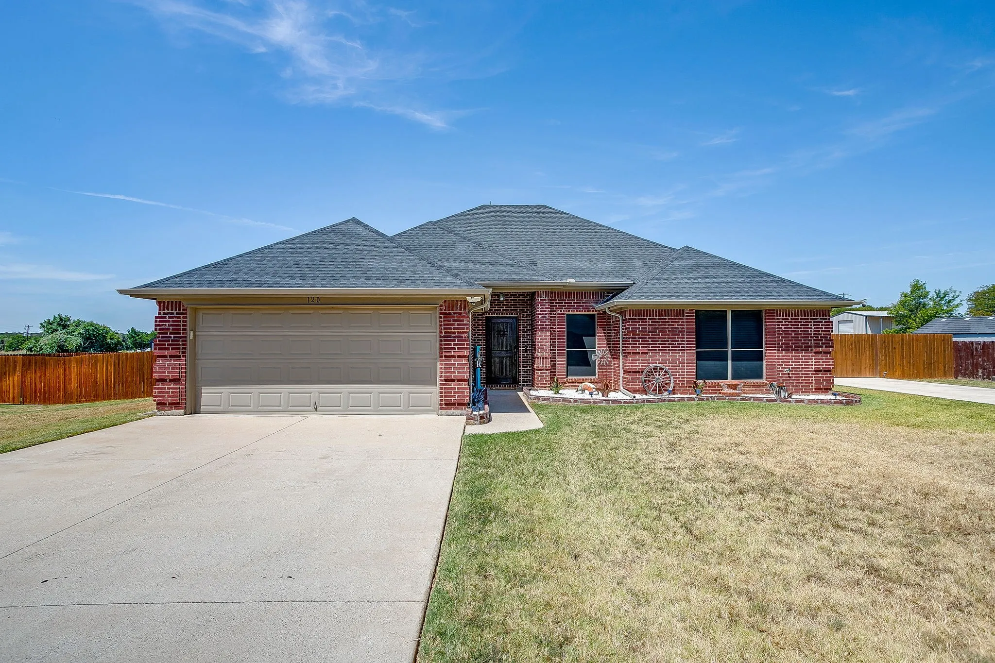 Single Family Residence For Sale in Parker County , 120 Pleasant Run, Reno, Texas 76020, 3 Bedroom, 2 Bathroom, 2 Garage spaces, 1,622 Sqft, built in 2007, mls#21362104, Real Estate Agent in Reno, Homes For Sale in Parker county, Homes For Sale in Reno, Realtor in Reno Texas, Real Estate Brokerage Independent Realty Texas, Luminita Cordes Realtor