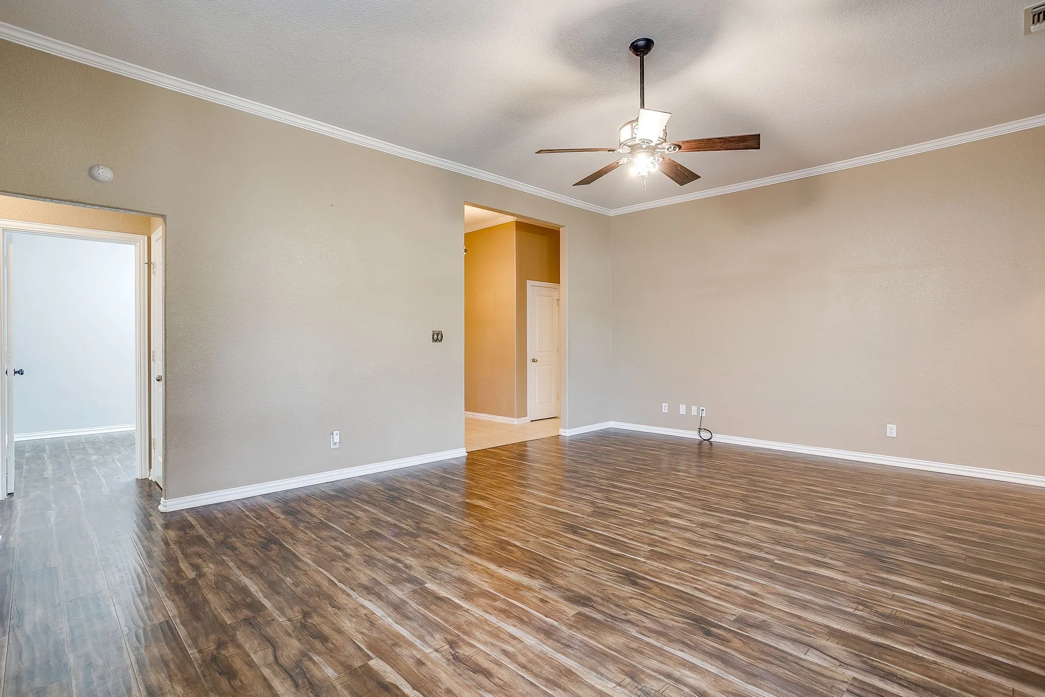 Single Family Residence For Sale in Parker County , 120 Pleasant Run, Reno, Texas 76020, 3 Bedroom, 2 Bathroom, 2 Garage spaces, 1,622 Sqft, built in 2007, mls#21362104, Real Estate Agent in Reno, Homes For Sale in Parker county, Homes For Sale in Reno, Realtor in Reno Texas, Real Estate Brokerage Independent Realty Texas, Luminita Cordes Realtor