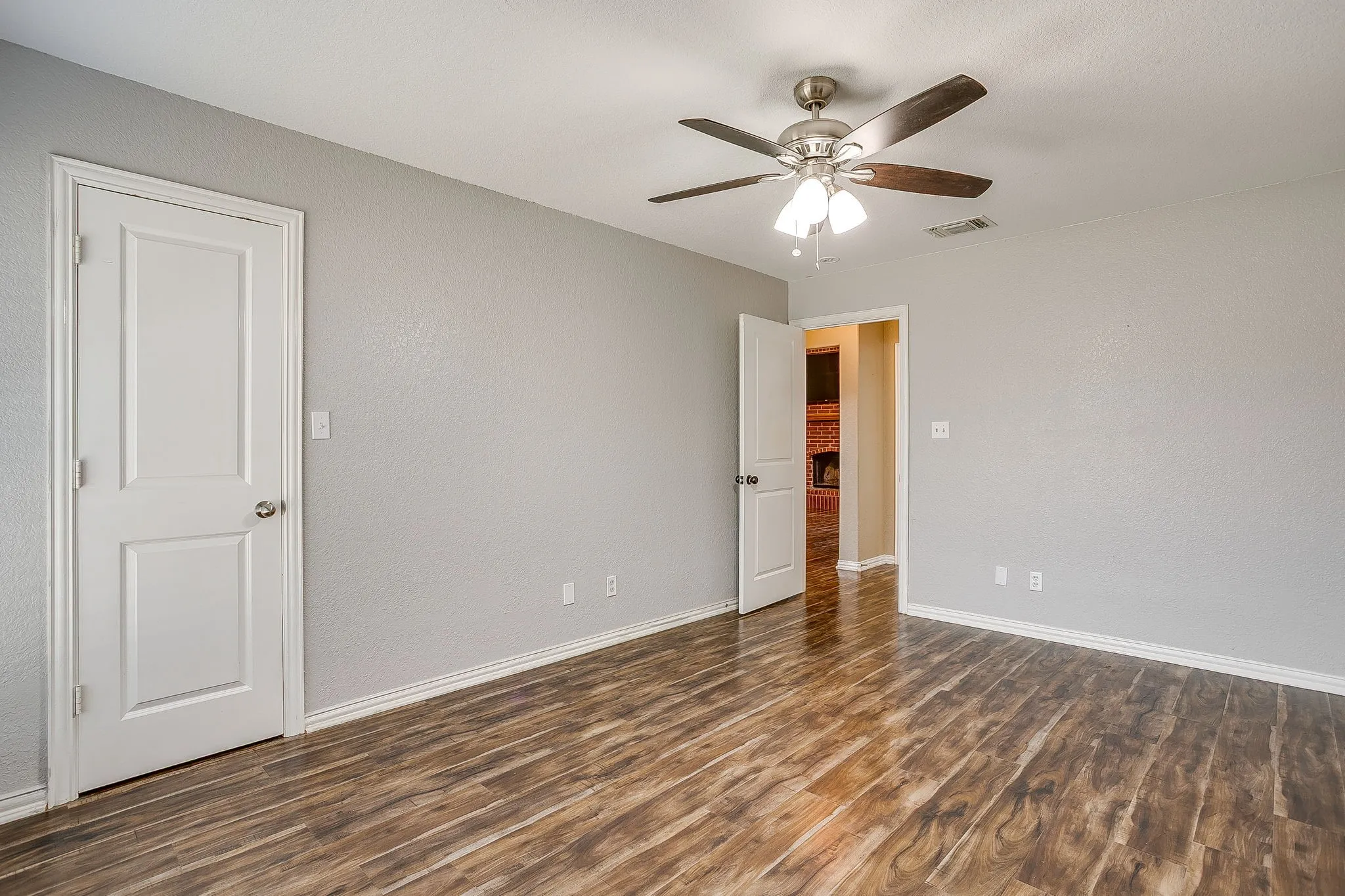 Single Family Residence For Sale in Parker County , 120 Pleasant Run, Reno, Texas 76020, 3 Bedroom, 2 Bathroom, 2 Garage spaces, 1,622 Sqft, built in 2007, mls#21362104, Real Estate Agent in Reno, Homes For Sale in Parker county, Homes For Sale in Reno, Realtor in Reno Texas, Real Estate Brokerage Independent Realty Texas, Luminita Cordes Realtor
