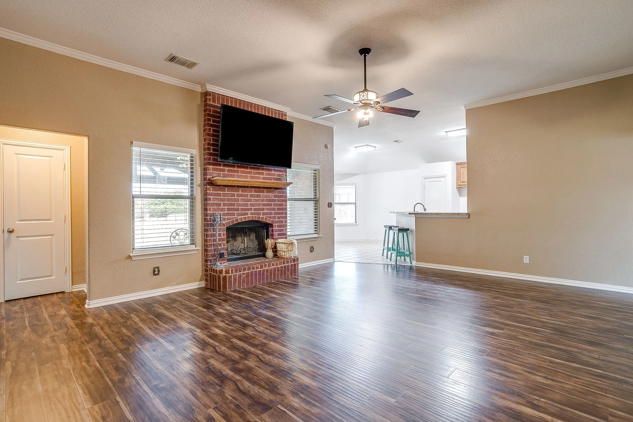 Single Family Residence For Sale in Parker County , 120 Pleasant Run, Reno, Texas 76020, 3 Bedroom, 2 Bathroom, 2 Garage spaces, 1,622 Sqft, built in 2007, mls#21362104, Real Estate Agent in Reno, Homes For Sale in Parker county, Homes For Sale in Reno, Realtor in Reno Texas, Real Estate Brokerage Independent Realty Texas, Luminita Cordes Realtor