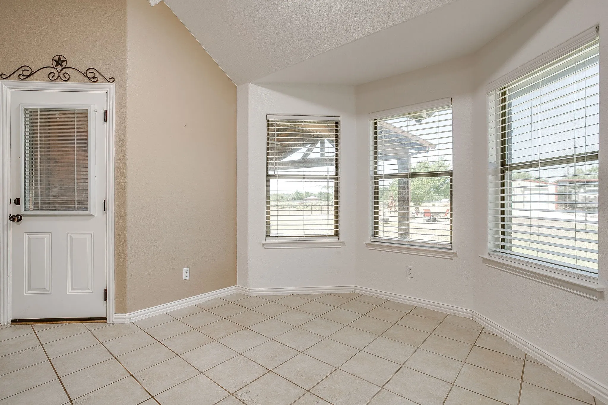 Single Family Residence For Sale in Parker County , 120 Pleasant Run, Reno, Texas 76020, 3 Bedroom, 2 Bathroom, 2 Garage spaces, 1,622 Sqft, built in 2007, mls#21362104, Real Estate Agent in Reno, Homes For Sale in Parker county, Homes For Sale in Reno, Realtor in Reno Texas, Real Estate Brokerage Independent Realty Texas, Luminita Cordes Realtor