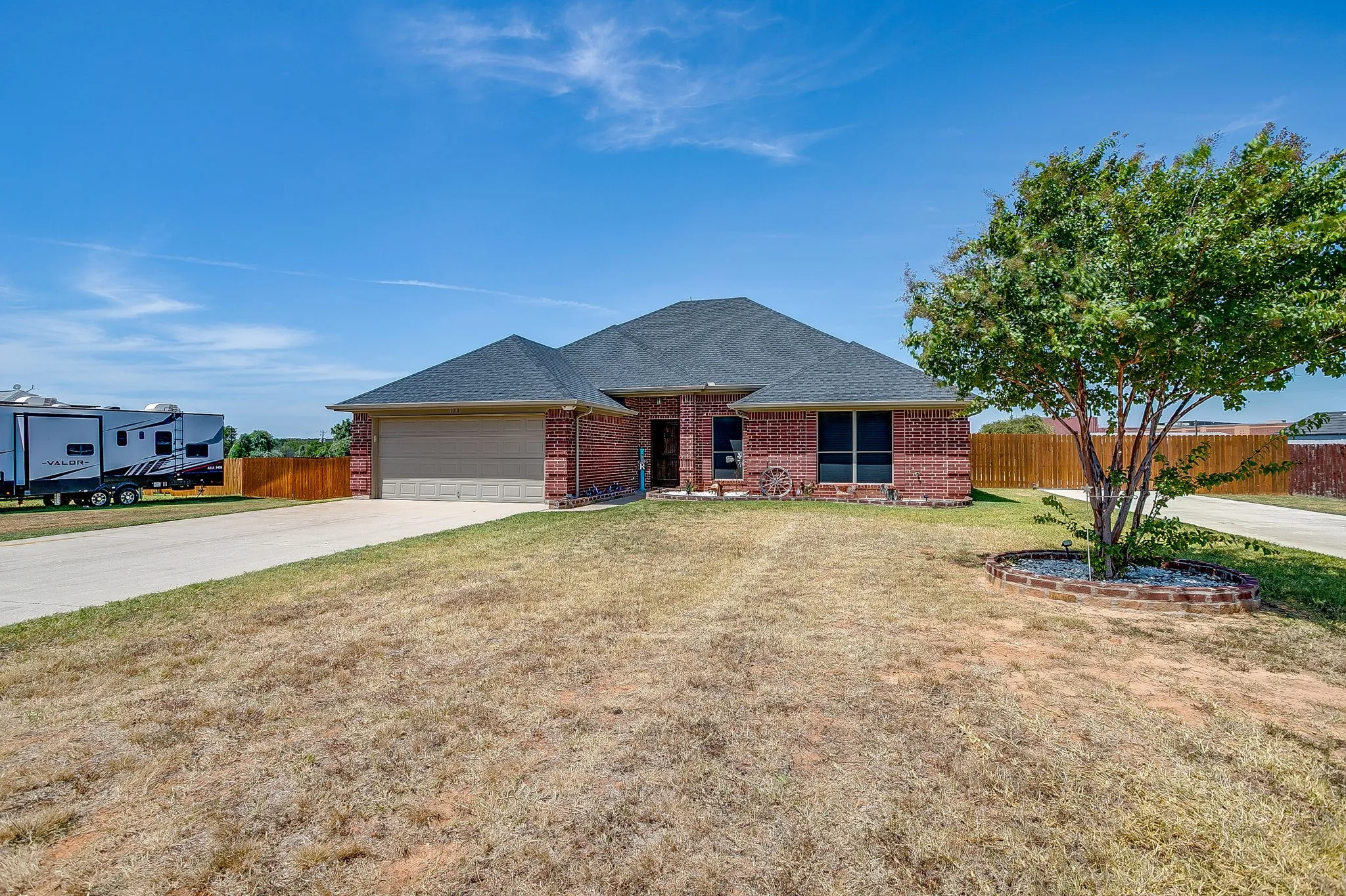 Single Family Residence For Sale in Parker County , 120 Pleasant Run, Reno, Texas 76020, 3 Bedroom, 2 Bathroom, 2 Garage spaces, 1,622 Sqft, built in 2007, mls#21362104, Real Estate Agent in Reno, Homes For Sale in Parker county, Homes For Sale in Reno, Realtor in Reno Texas, Real Estate Brokerage Independent Realty Texas, Luminita Cordes Realtor