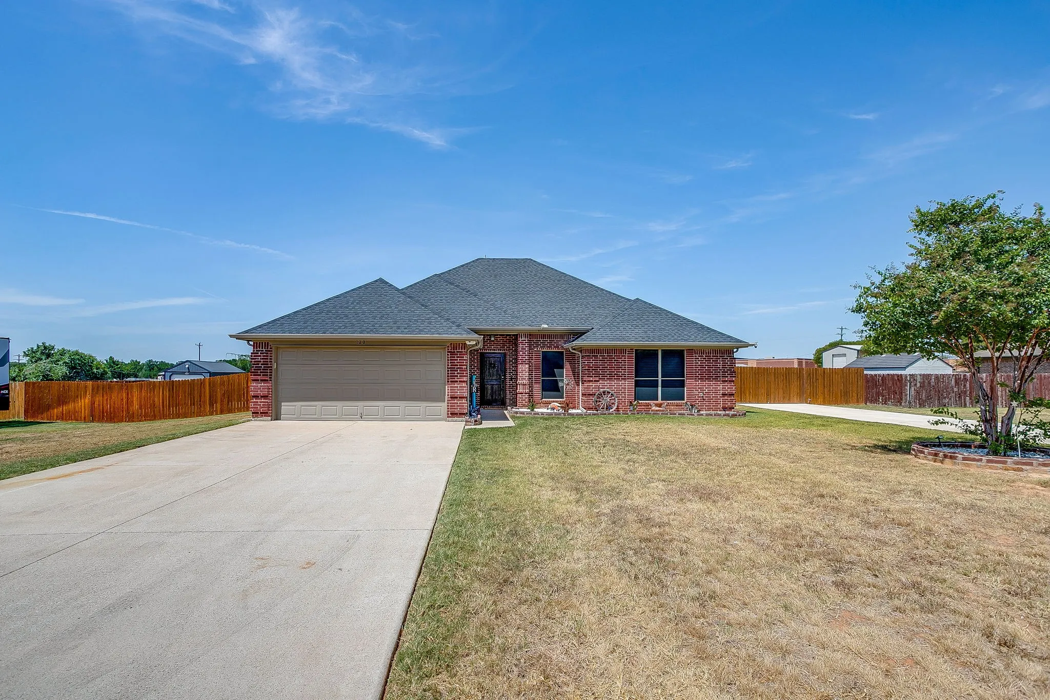 Single Family Residence For Sale in Parker County , 120 Pleasant Run, Reno, Texas 76020, 3 Bedroom, 2 Bathroom, 2 Garage spaces, 1,622 Sqft, built in 2007, mls#21362104, Real Estate Agent in Reno, Homes For Sale in Parker county, Homes For Sale in Reno, Realtor in Reno Texas, Real Estate Brokerage Independent Realty Texas, Luminita Cordes Realtor