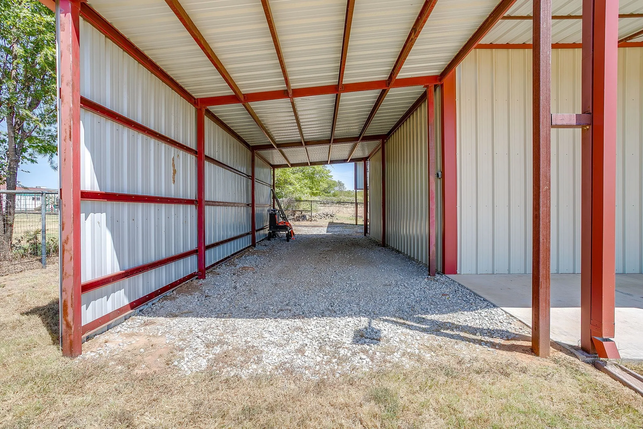 Single Family Residence For Sale in Parker County , 120 Pleasant Run, Reno, Texas 76020, 3 Bedroom, 2 Bathroom, 2 Garage spaces, 1,622 Sqft, built in 2007, mls#21362104, Real Estate Agent in Reno, Homes For Sale in Parker county, Homes For Sale in Reno, Realtor in Reno Texas, Real Estate Brokerage Independent Realty Texas, Luminita Cordes Realtor