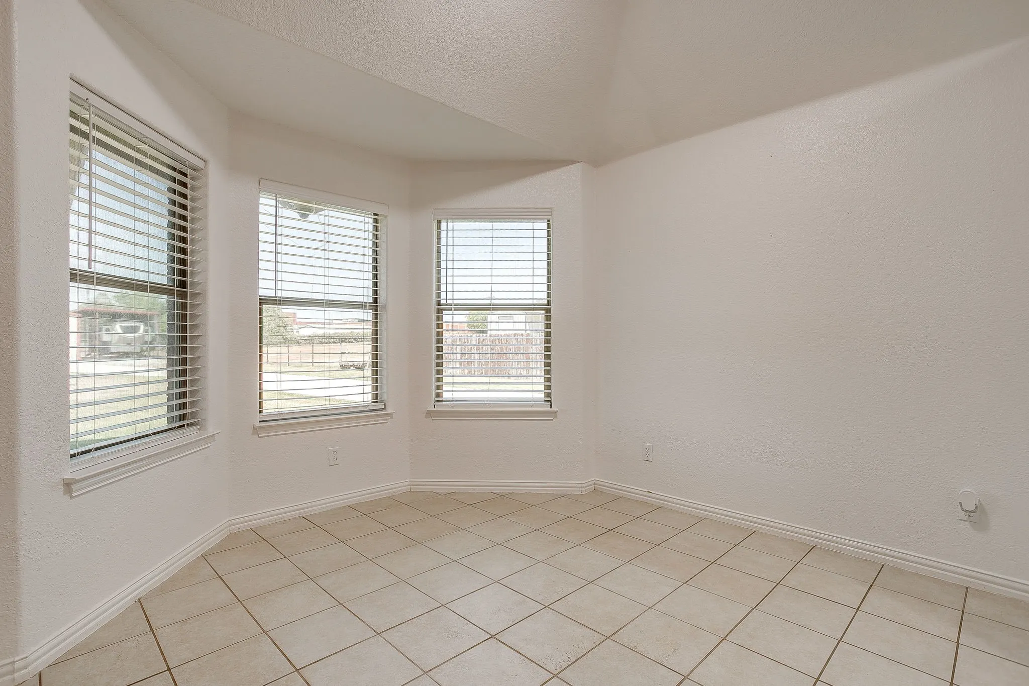 Single Family Residence For Sale in Parker County , 120 Pleasant Run, Reno, Texas 76020, 3 Bedroom, 2 Bathroom, 2 Garage spaces, 1,622 Sqft, built in 2007, mls#21362104, Real Estate Agent in Reno, Homes For Sale in Parker county, Homes For Sale in Reno, Realtor in Reno Texas, Real Estate Brokerage Independent Realty Texas, Luminita Cordes Realtor