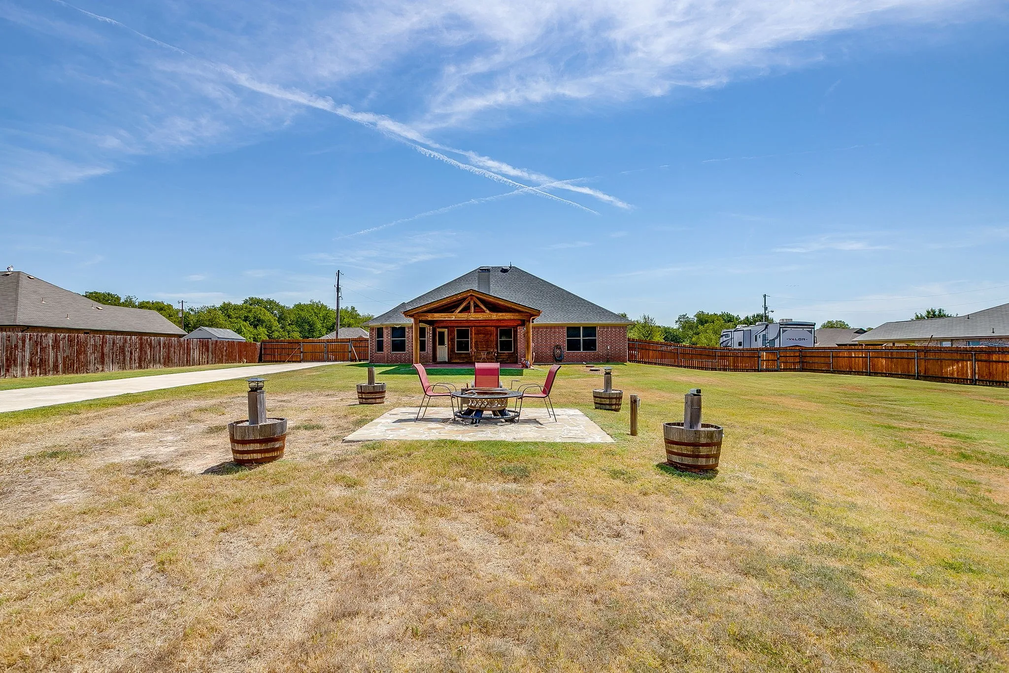 Single Family Residence For Sale in Parker County , 120 Pleasant Run, Reno, Texas 76020, 3 Bedroom, 2 Bathroom, 2 Garage spaces, 1,622 Sqft, built in 2007, mls#21362104, Real Estate Agent in Reno, Homes For Sale in Parker county, Homes For Sale in Reno, Realtor in Reno Texas, Real Estate Brokerage Independent Realty Texas, Luminita Cordes Realtor