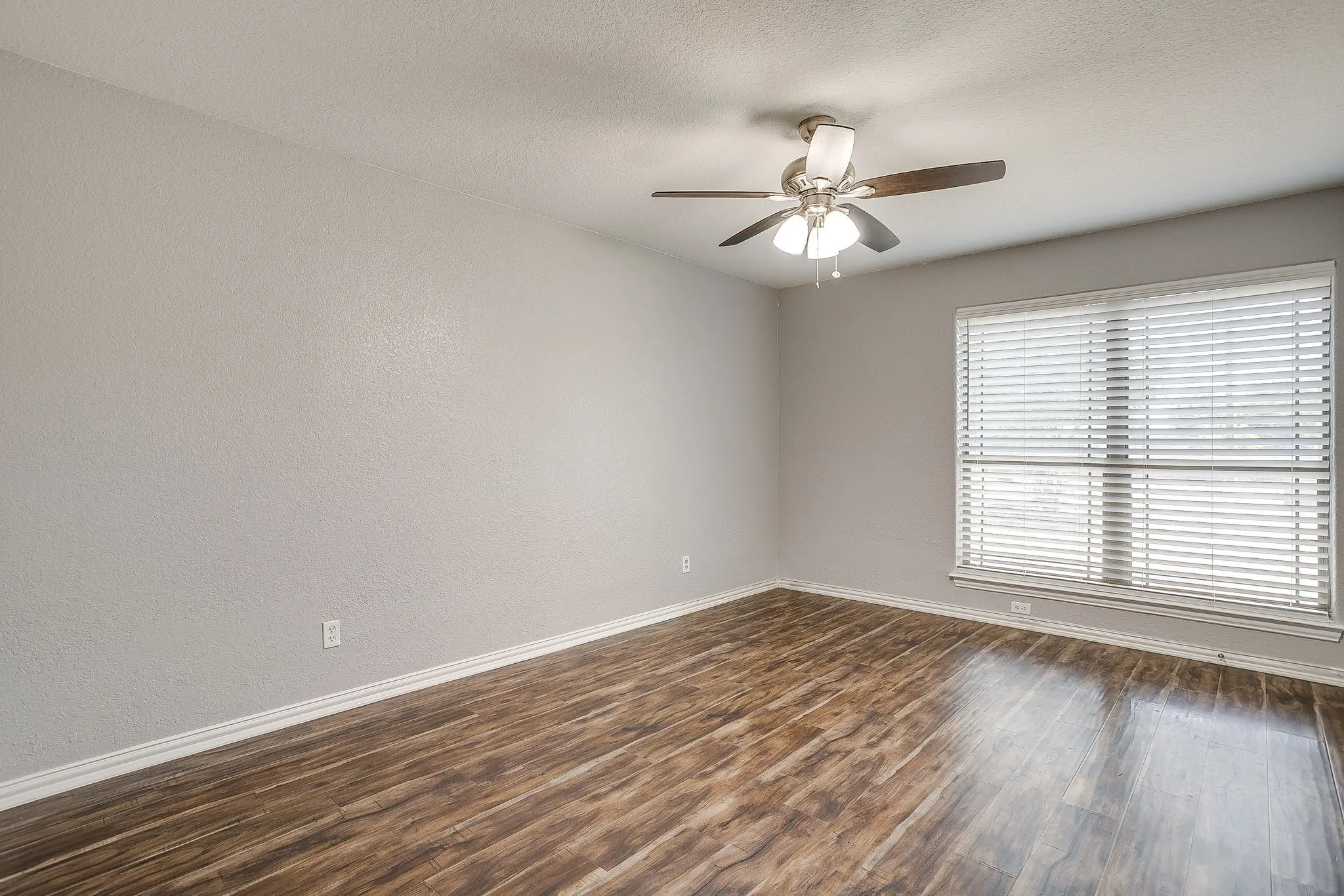 Single Family Residence For Sale in Parker County , 120 Pleasant Run, Reno, Texas 76020, 3 Bedroom, 2 Bathroom, 2 Garage spaces, 1,622 Sqft, built in 2007, mls#21362104, Real Estate Agent in Reno, Homes For Sale in Parker county, Homes For Sale in Reno, Realtor in Reno Texas, Real Estate Brokerage Independent Realty Texas, Luminita Cordes Realtor