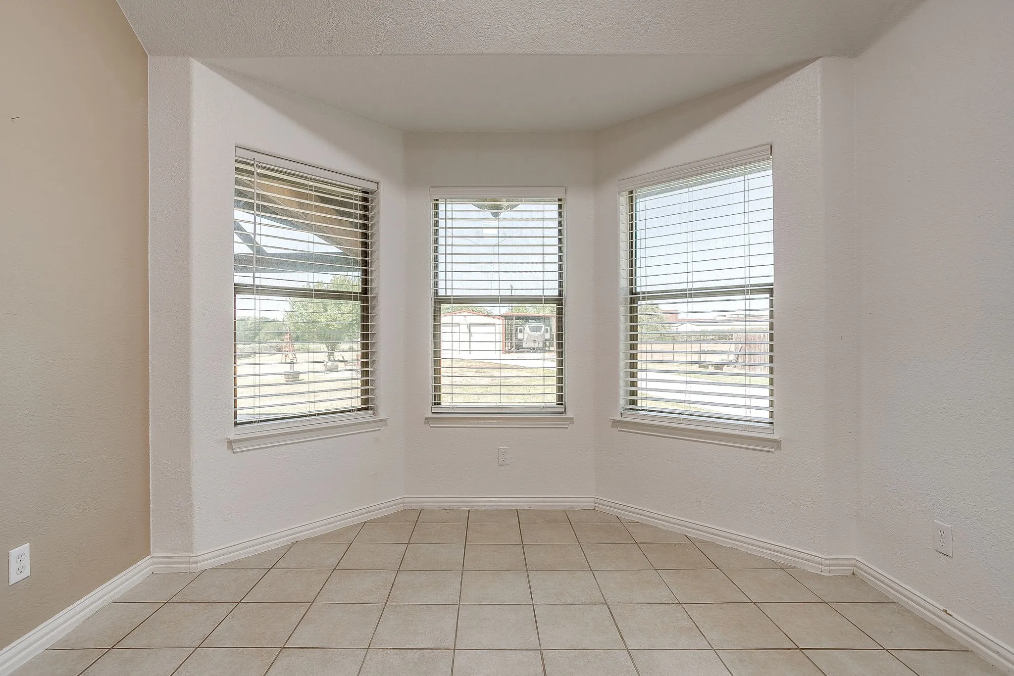 Single Family Residence For Sale in Parker County , 120 Pleasant Run, Reno, Texas 76020, 3 Bedroom, 2 Bathroom, 2 Garage spaces, 1,622 Sqft, built in 2007, mls#21362104, Real Estate Agent in Reno, Homes For Sale in Parker county, Homes For Sale in Reno, Realtor in Reno Texas, Real Estate Brokerage Independent Realty Texas, Luminita Cordes Realtor