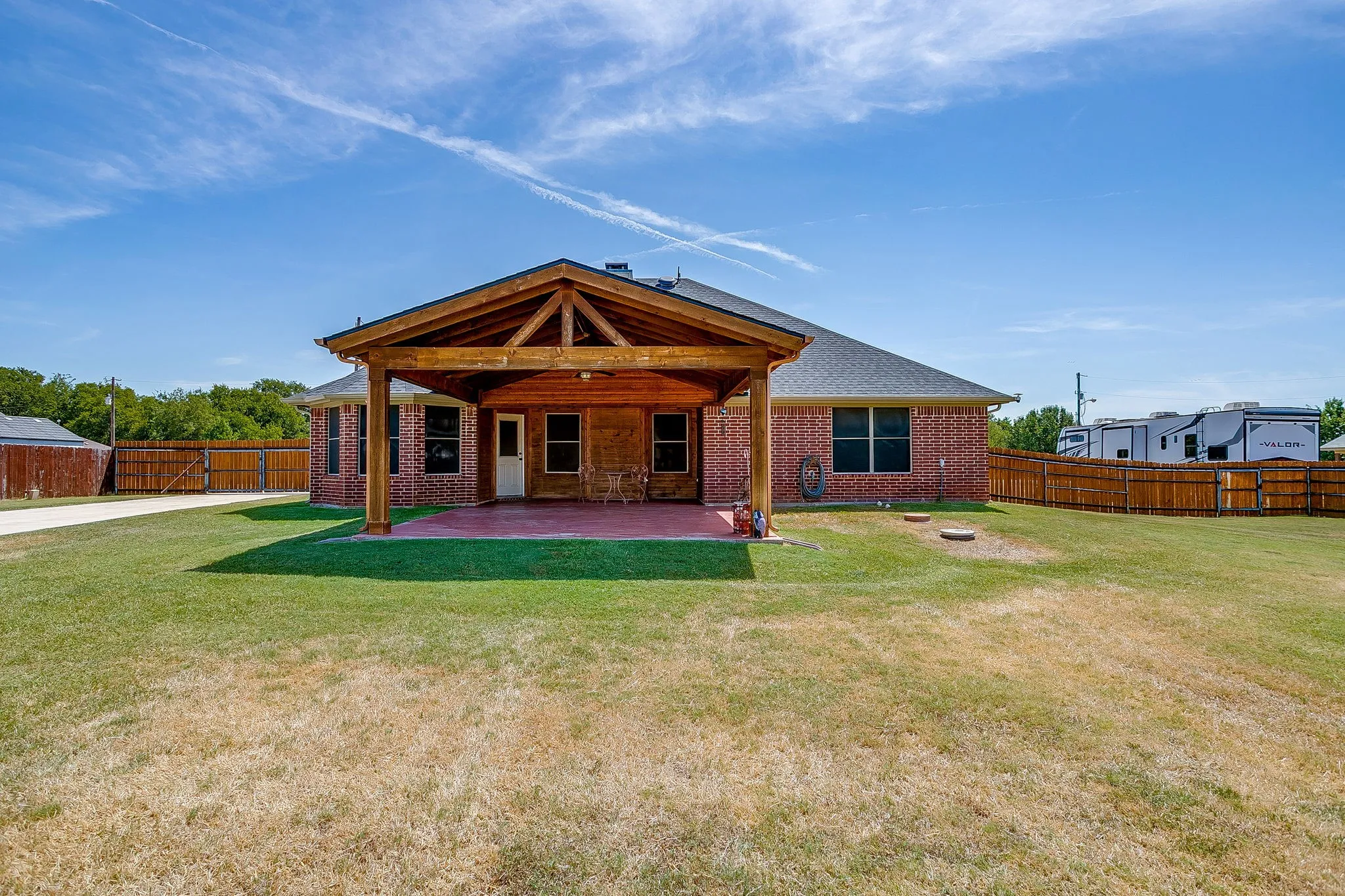 Single Family Residence For Sale in Parker County , 120 Pleasant Run, Reno, Texas 76020, 3 Bedroom, 2 Bathroom, 2 Garage spaces, 1,622 Sqft, built in 2007, mls#21362104, Real Estate Agent in Reno, Homes For Sale in Parker county, Homes For Sale in Reno, Realtor in Reno Texas, Real Estate Brokerage Independent Realty Texas, Luminita Cordes Realtor