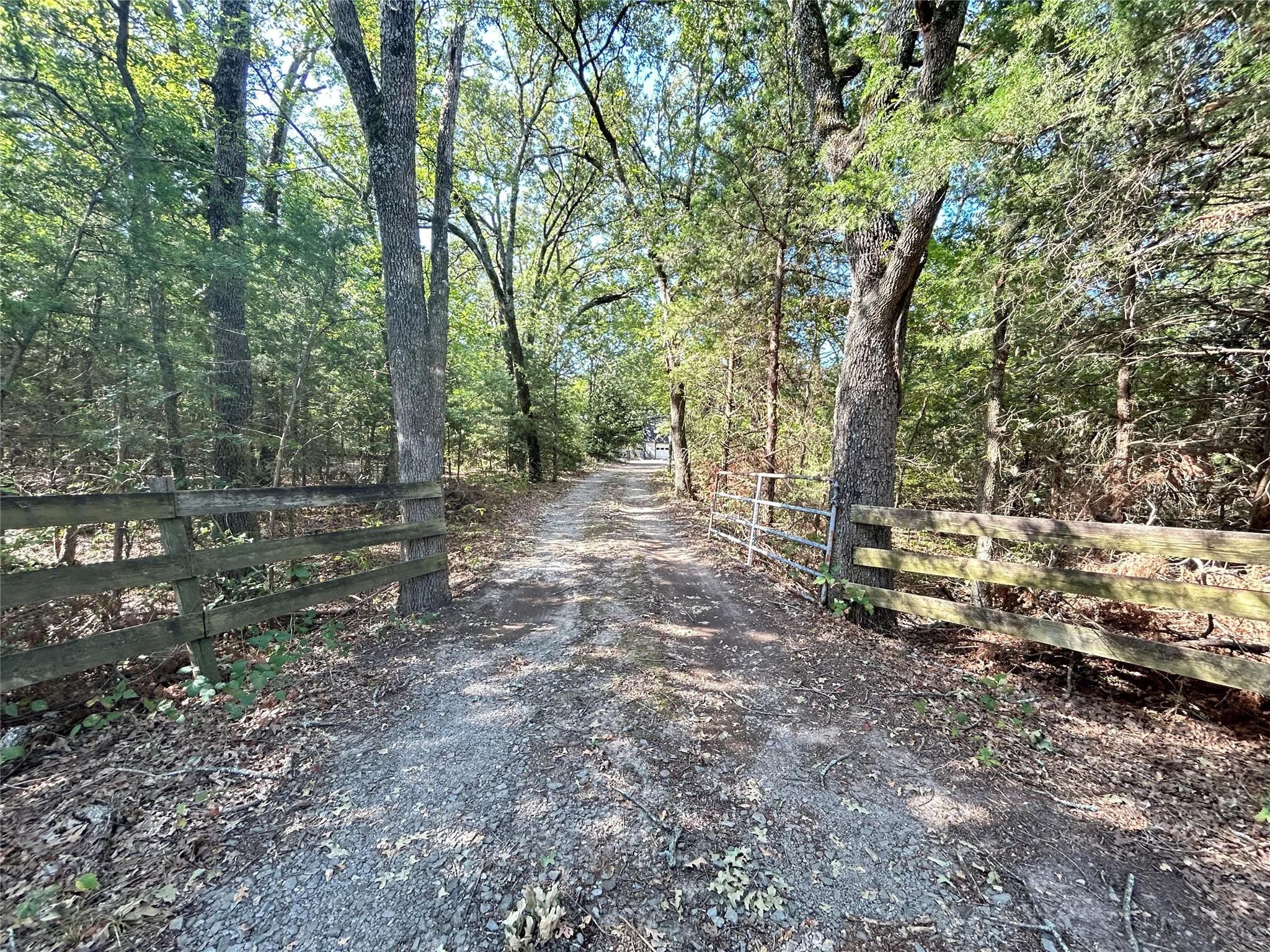 Single Family Residence For Sale in Hopkins County , 1799 County Road 4128, Cumby, Texas 75433, 3 Bedroom, 3 Bathroom, 2 Garage spaces, 1,672 Sqft, built in 1987, Price $350,000, mls#21362020, Real Estate Agent in Cumby, Homes For Sale in Hopkins county, Homes For Sale in Cumby, Realtor in Cumby Texas, Real Estate Brokerage Independent Realty Texas, Luminita Cordes Realtor