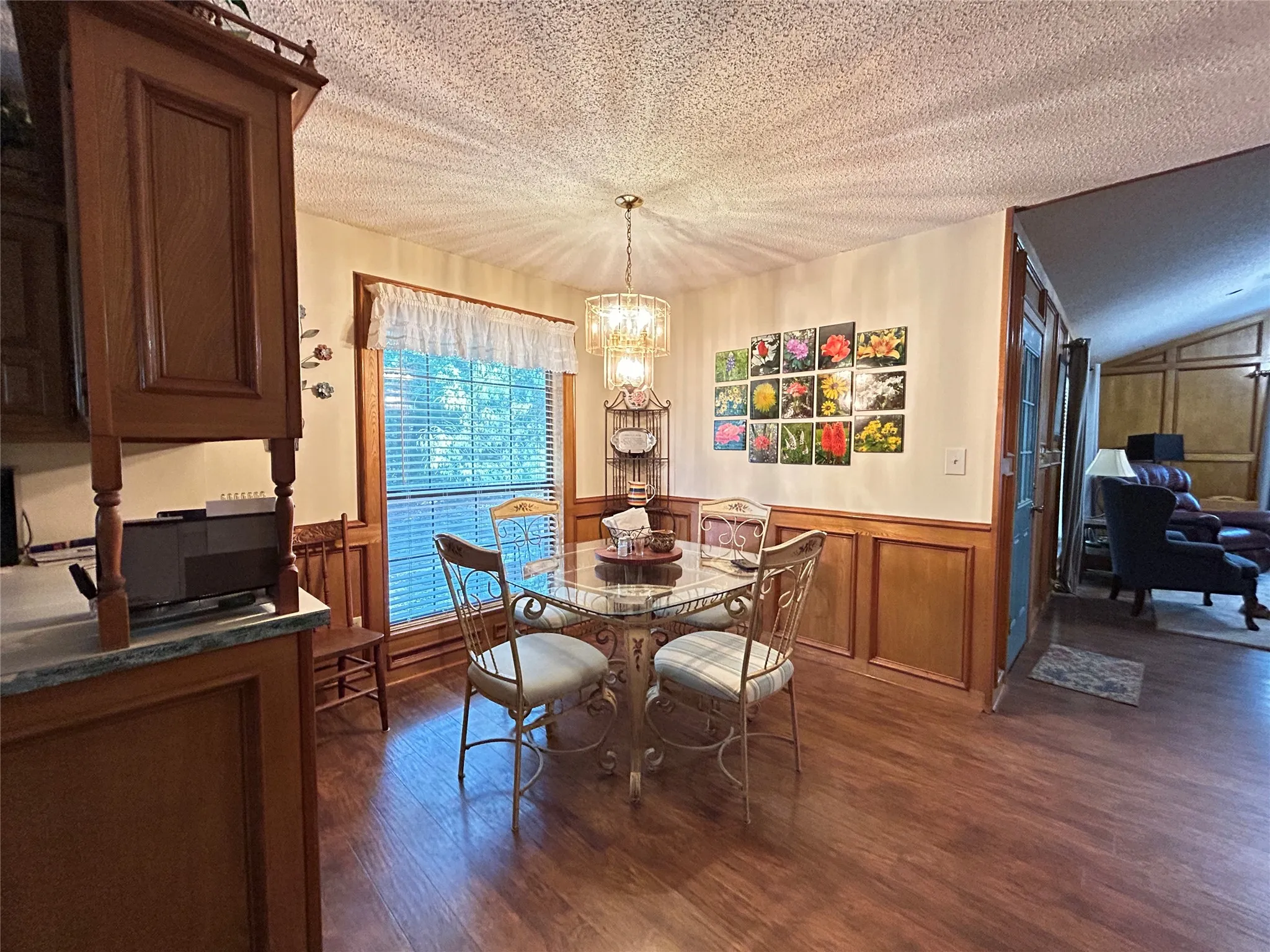 Single Family Residence For Sale in Hopkins County , 1799 County Road 4128, Cumby, Texas 75433, 3 Bedroom, 3 Bathroom, 2 Garage spaces, 1,672 Sqft, built in 1987, Price $350,000, mls#21362020, Real Estate Agent in Cumby, Homes For Sale in Hopkins county, Homes For Sale in Cumby, Realtor in Cumby Texas, Real Estate Brokerage Independent Realty Texas, Luminita Cordes Realtor