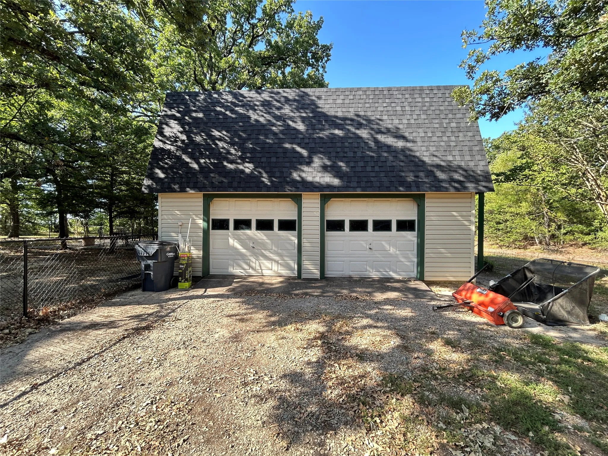 Single Family Residence For Sale in Hopkins County , 1799 County Road 4128, Cumby, Texas 75433, 3 Bedroom, 3 Bathroom, 2 Garage spaces, 1,672 Sqft, built in 1987, Price $350,000, mls#21362020, Real Estate Agent in Cumby, Homes For Sale in Hopkins county, Homes For Sale in Cumby, Realtor in Cumby Texas, Real Estate Brokerage Independent Realty Texas, Luminita Cordes Realtor
