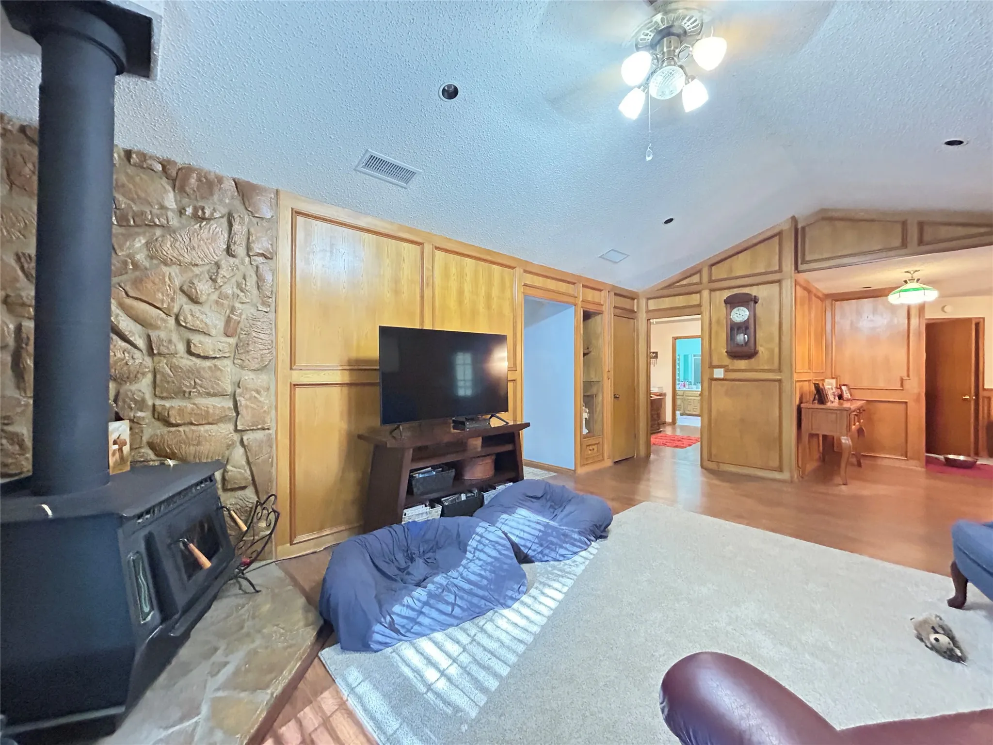 Single Family Residence For Sale in Hopkins County , 1799 County Road 4128, Cumby, Texas 75433, 3 Bedroom, 3 Bathroom, 2 Garage spaces, 1,672 Sqft, built in 1987, Price $350,000, mls#21362020, Real Estate Agent in Cumby, Homes For Sale in Hopkins county, Homes For Sale in Cumby, Realtor in Cumby Texas, Real Estate Brokerage Independent Realty Texas, Luminita Cordes Realtor